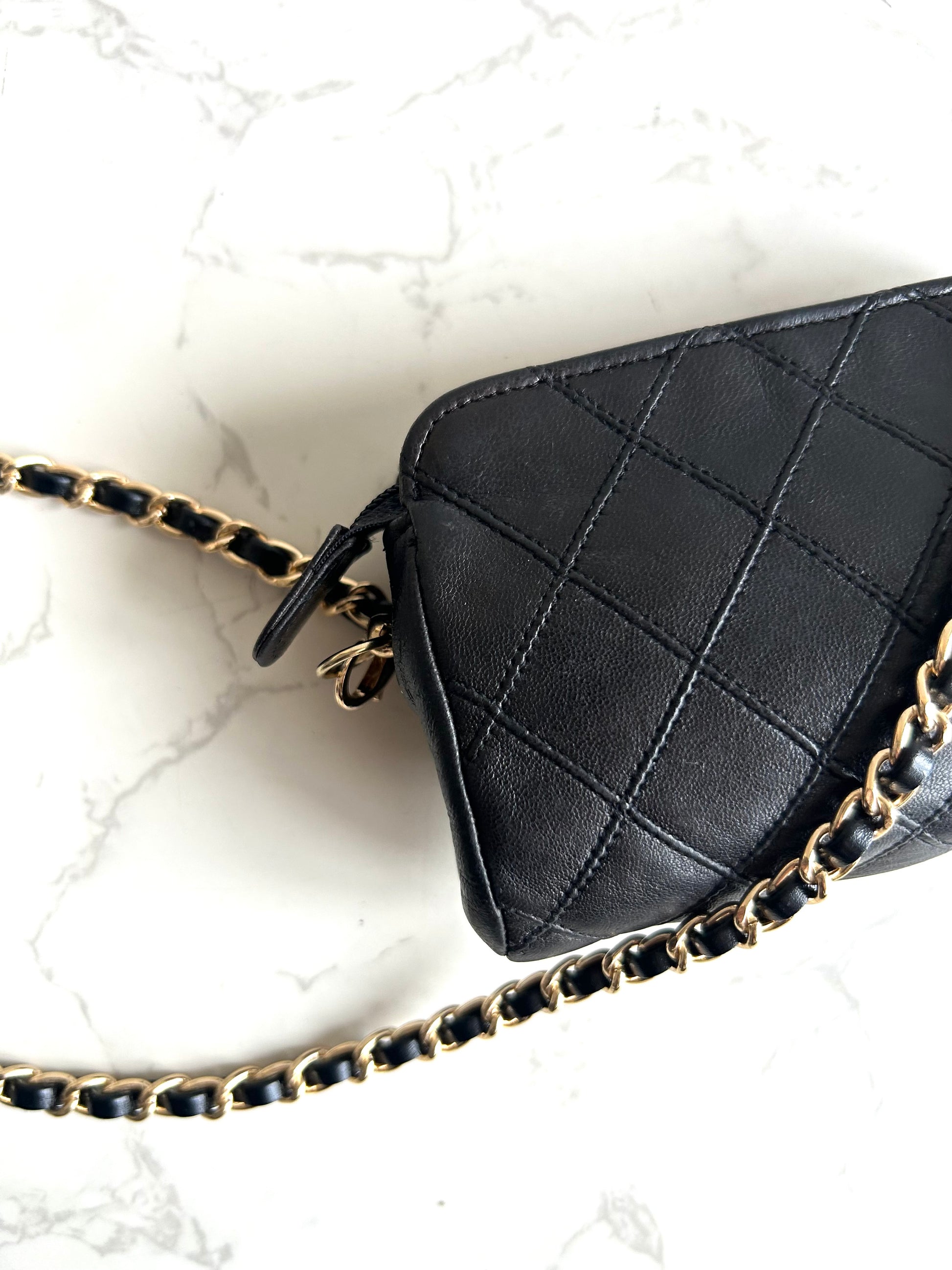 中古 Chanel黑金色小羊皮革斜背包  側背包