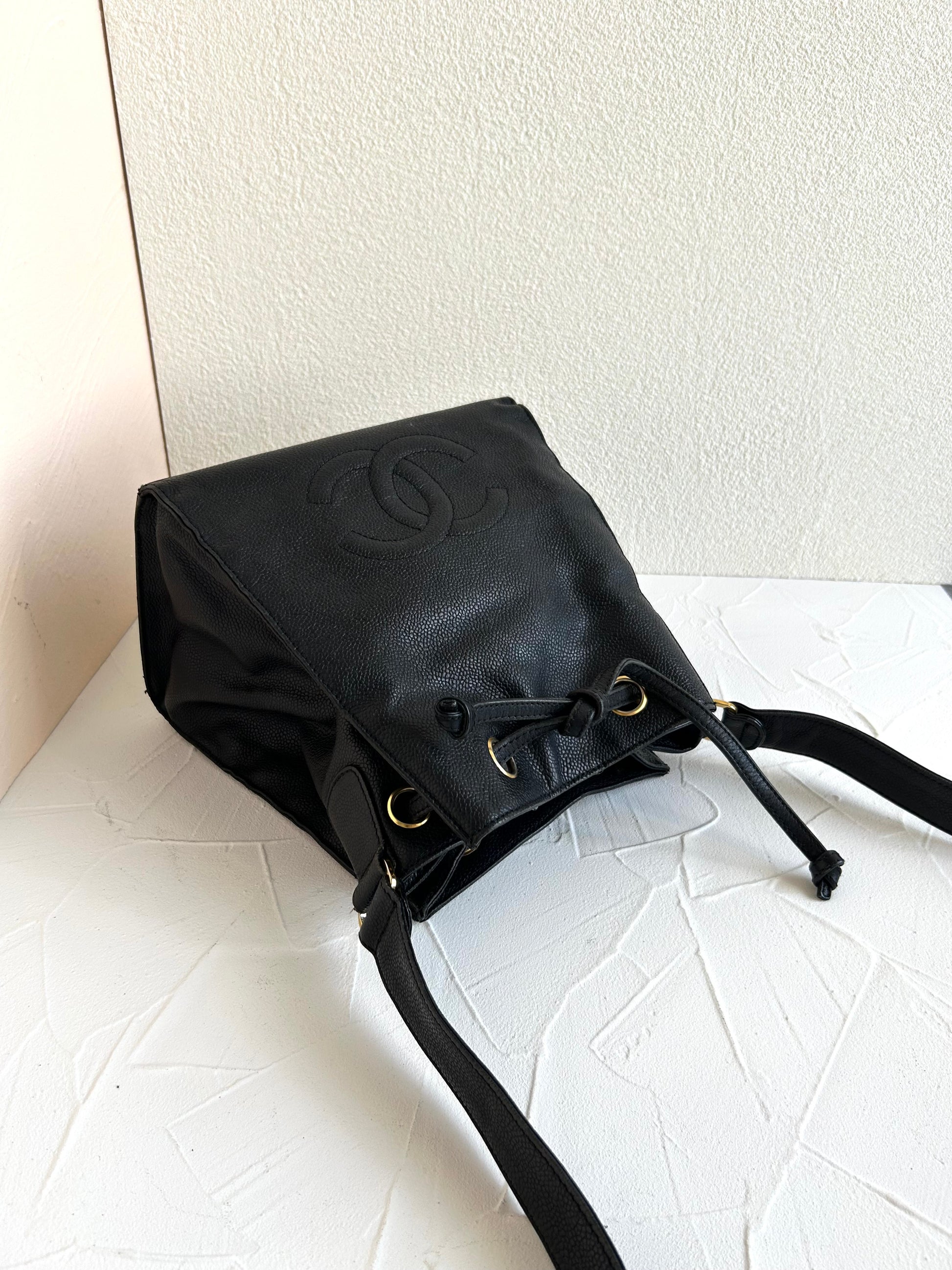 中古二手Chanel黑色魚子醬皮革水桶包/側背包/斜背包