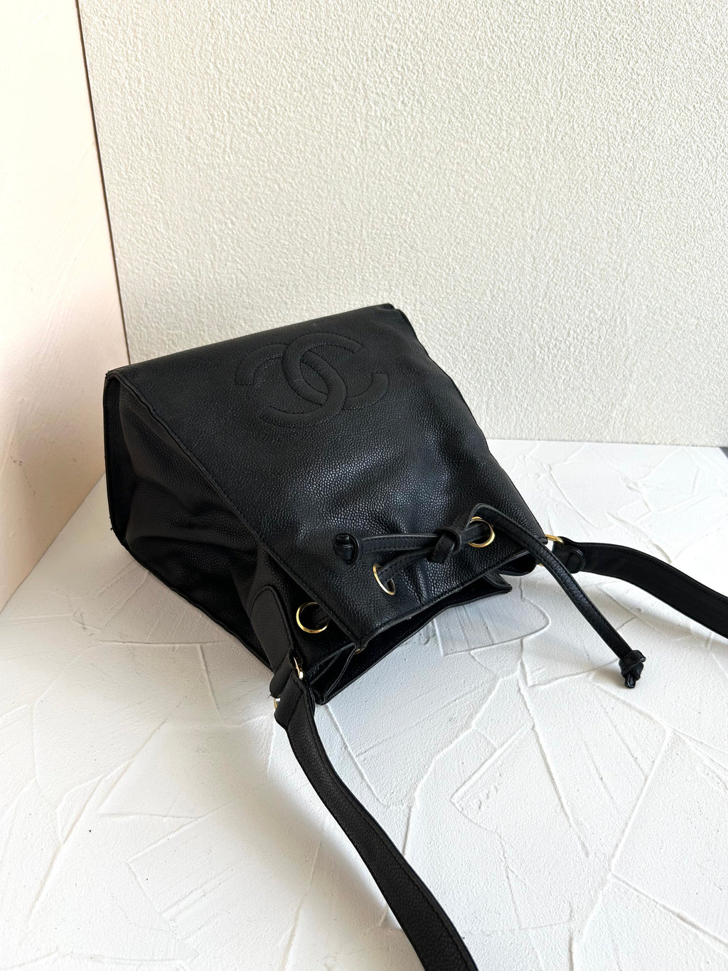 Second-hand Chanel black caviar leather bucket bag/side bag/crossbody bag