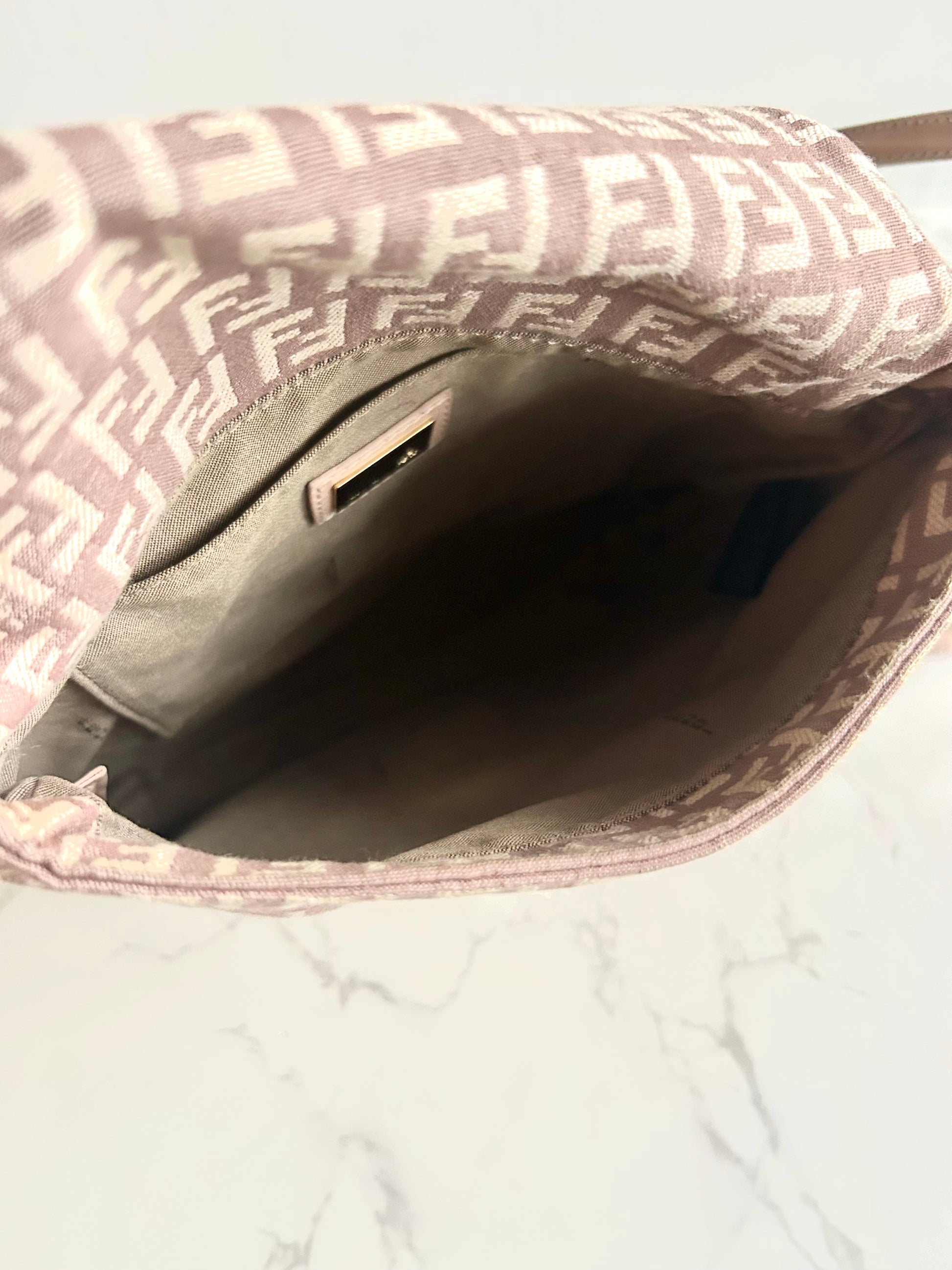 FENDI 稀有Zucca粉紅色老花銀扣豆腐包/側背包/斜背包