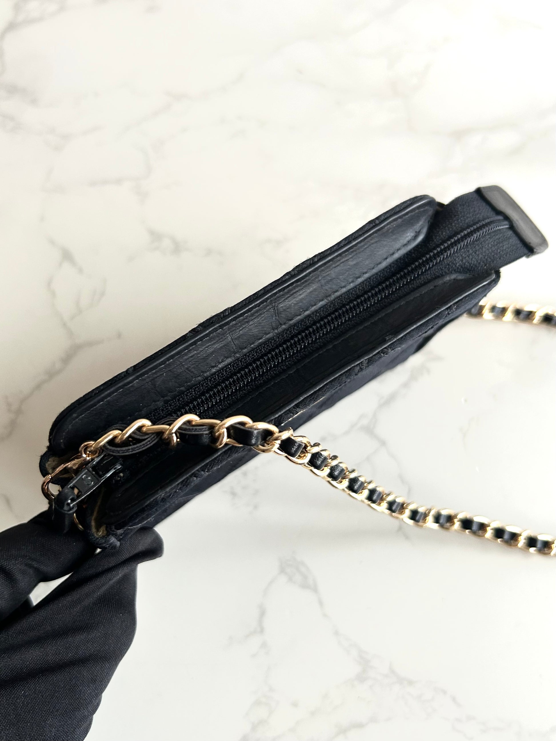 稀有Chanel 黑金色水鑽絲絹包/側背包/斜背包