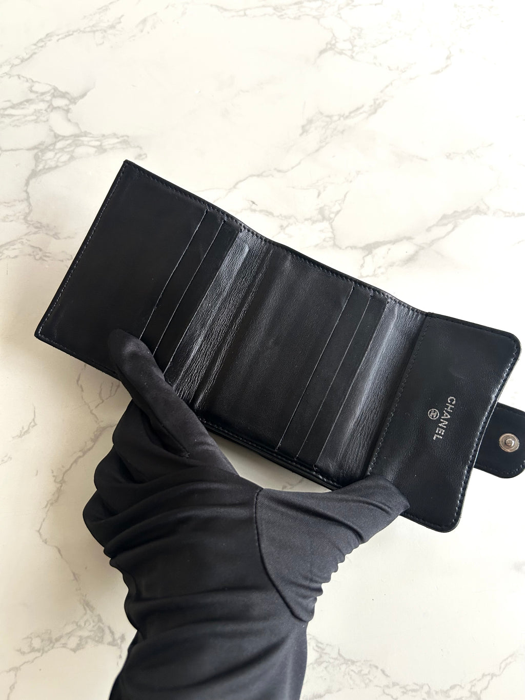 中古Chanel雙面黑銀色小羊皮革短夾 短錢包