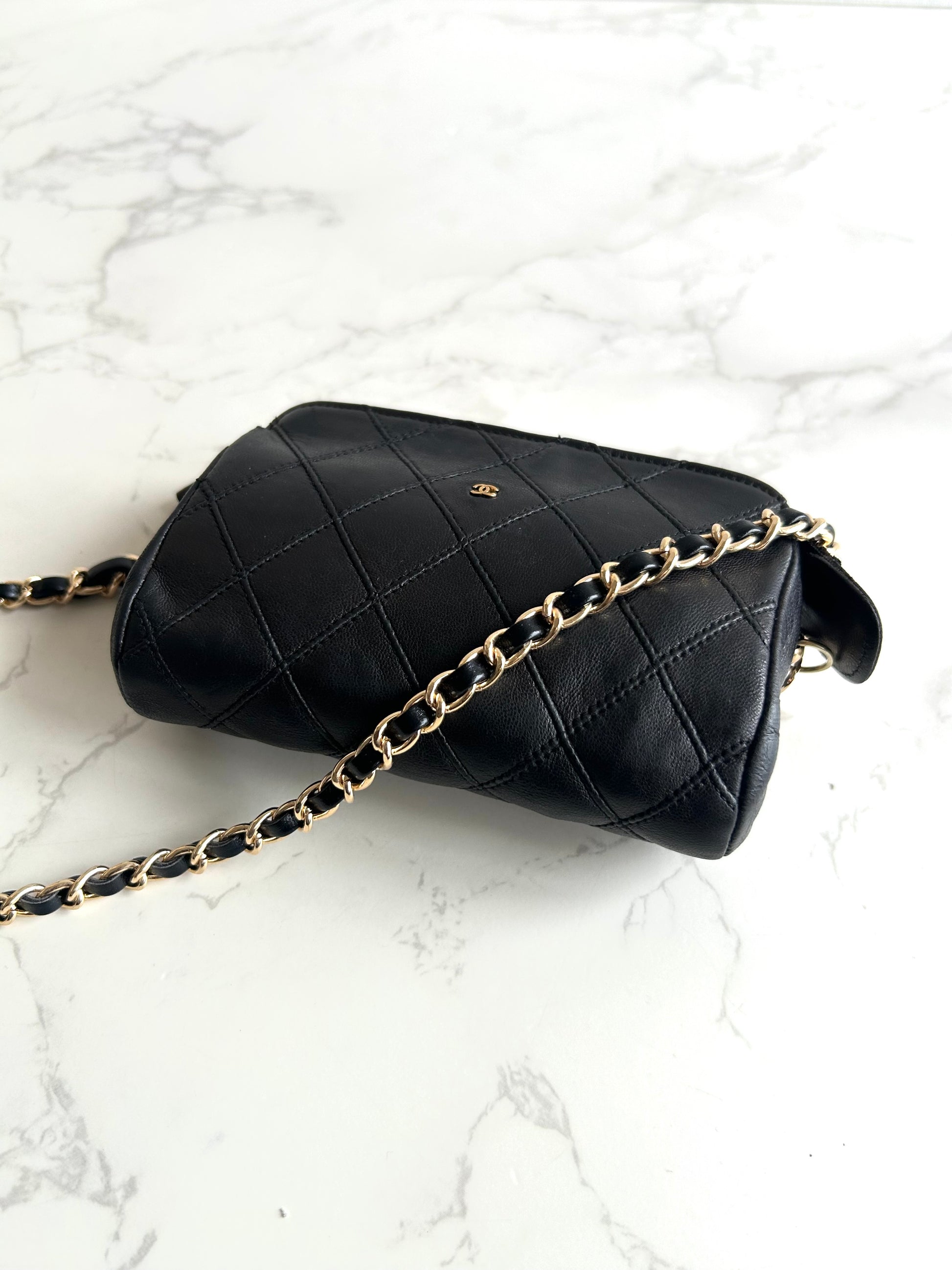 中古 Chanel黑金色小羊皮革斜背包  側背包