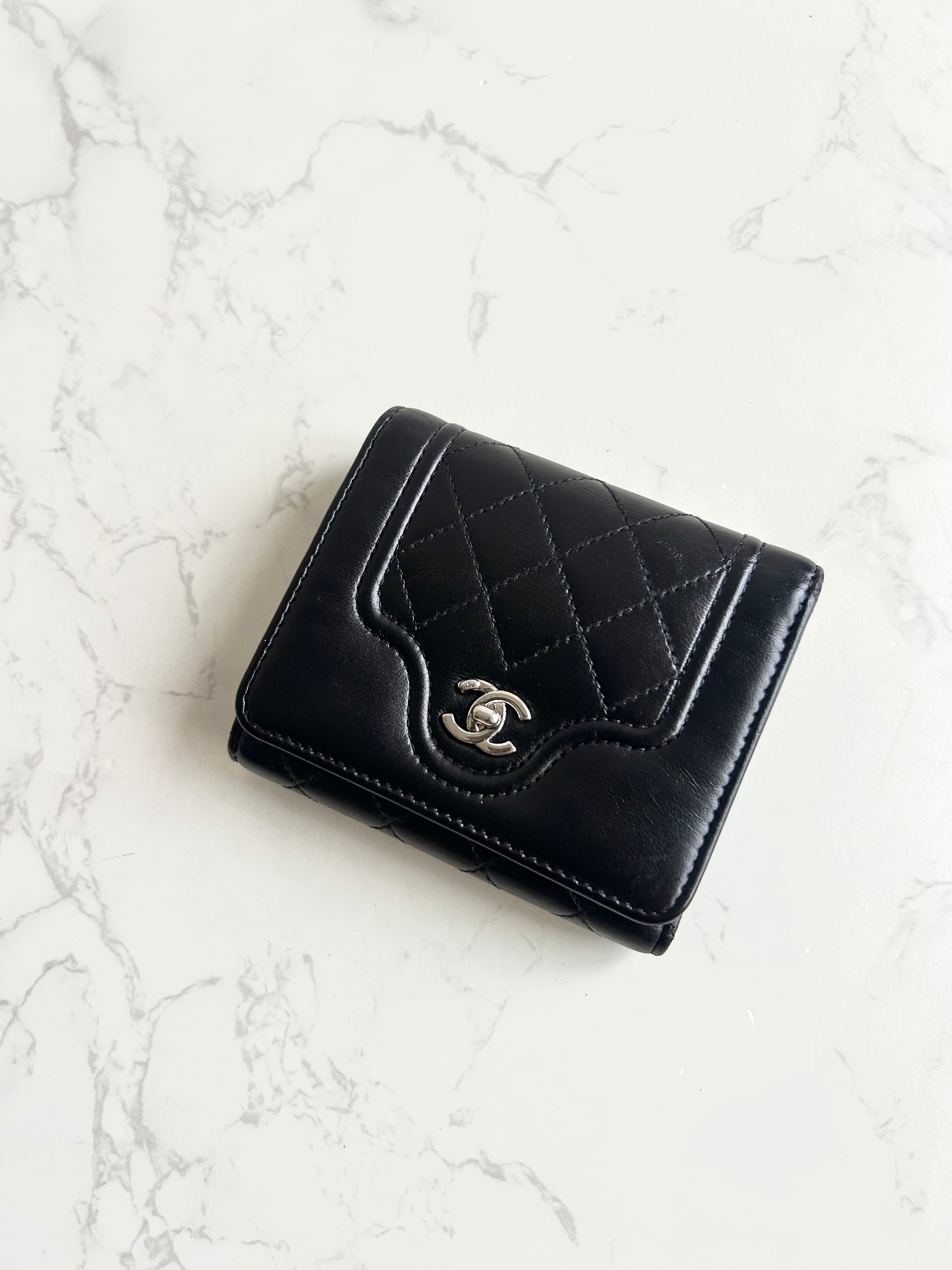 Chanel 黑色Matelasse銀扣皮革短夾 錢包 皮夾