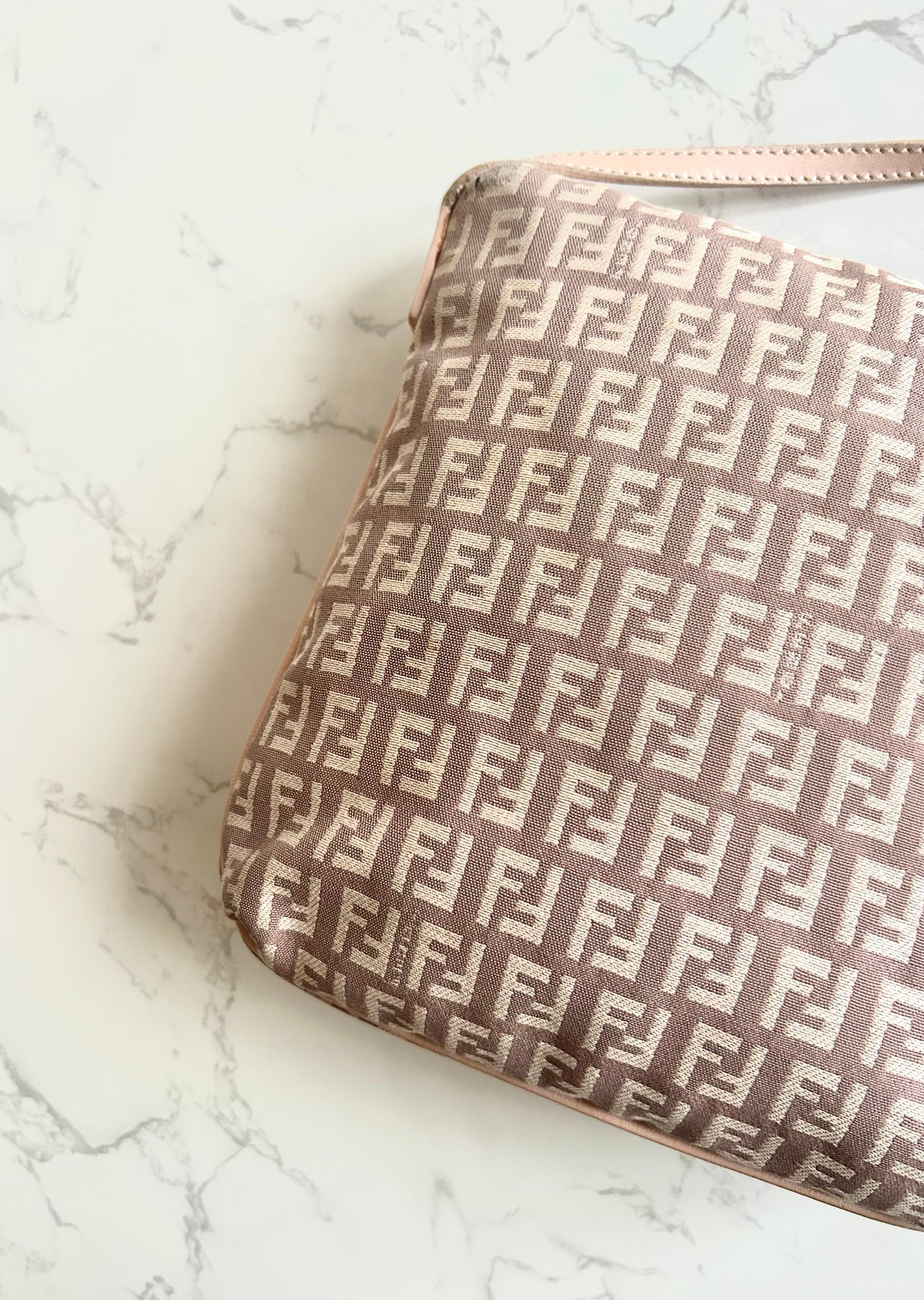 FENDI 稀有Zucca粉紅色老花銀扣豆腐包/側背包/斜背包