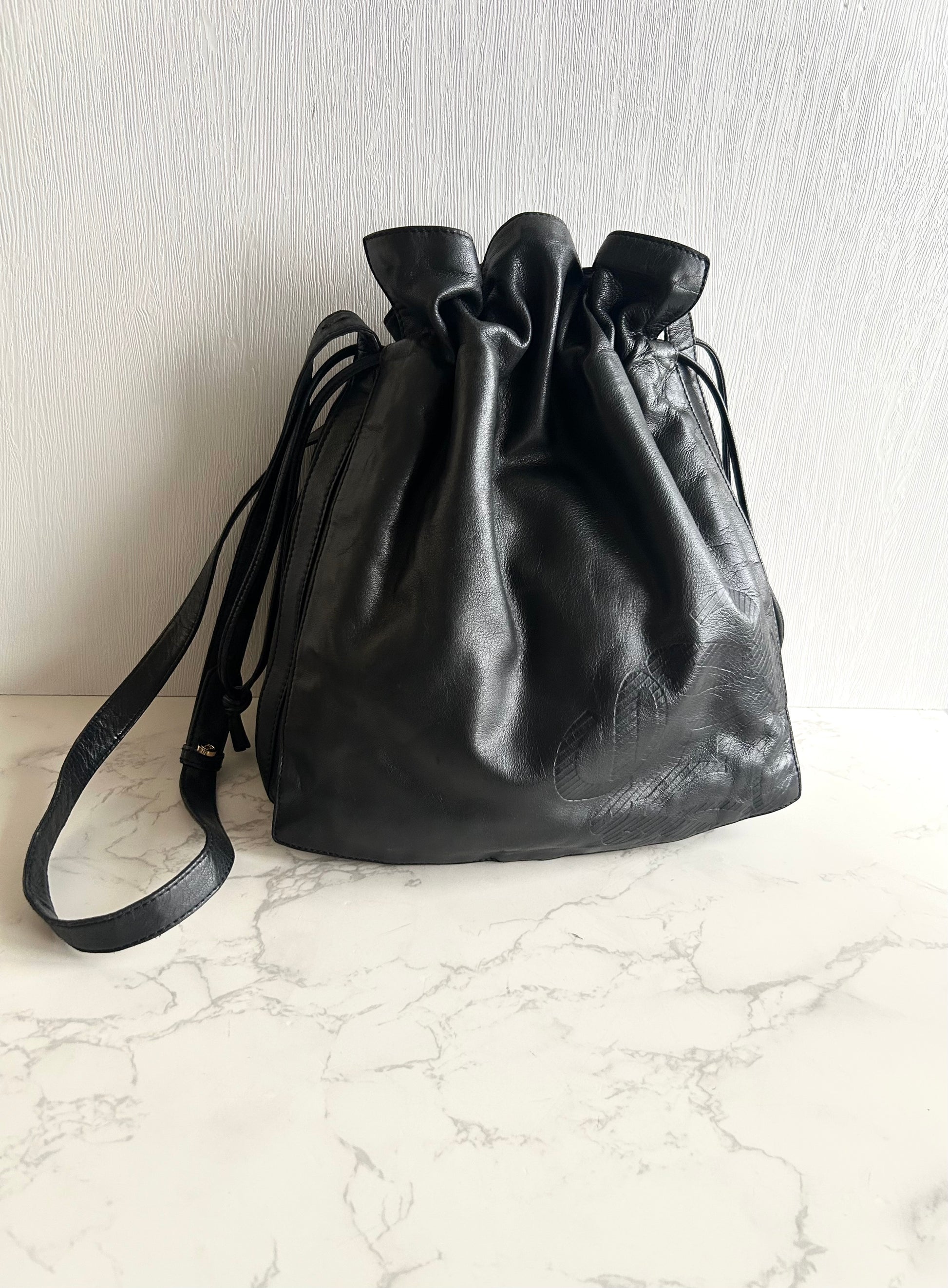 Loewe 黑色納帕皮革抽繩包 側背包 斜背包