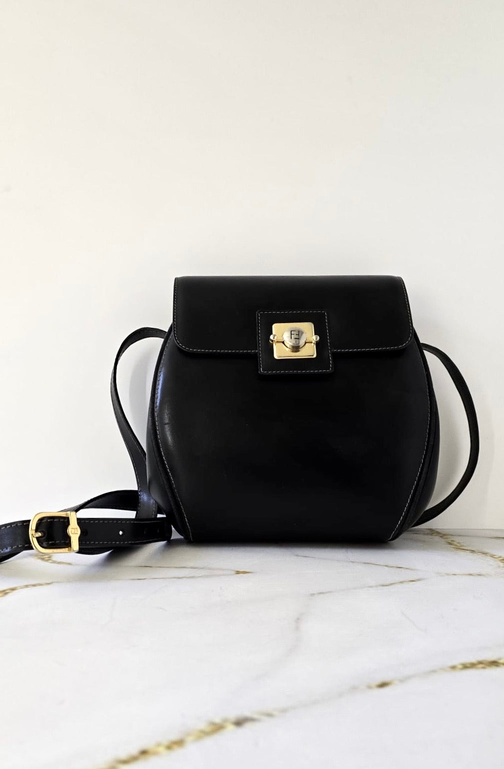 Fendi 中古黑金色旋轉扣元寶包 側背包 斜背包