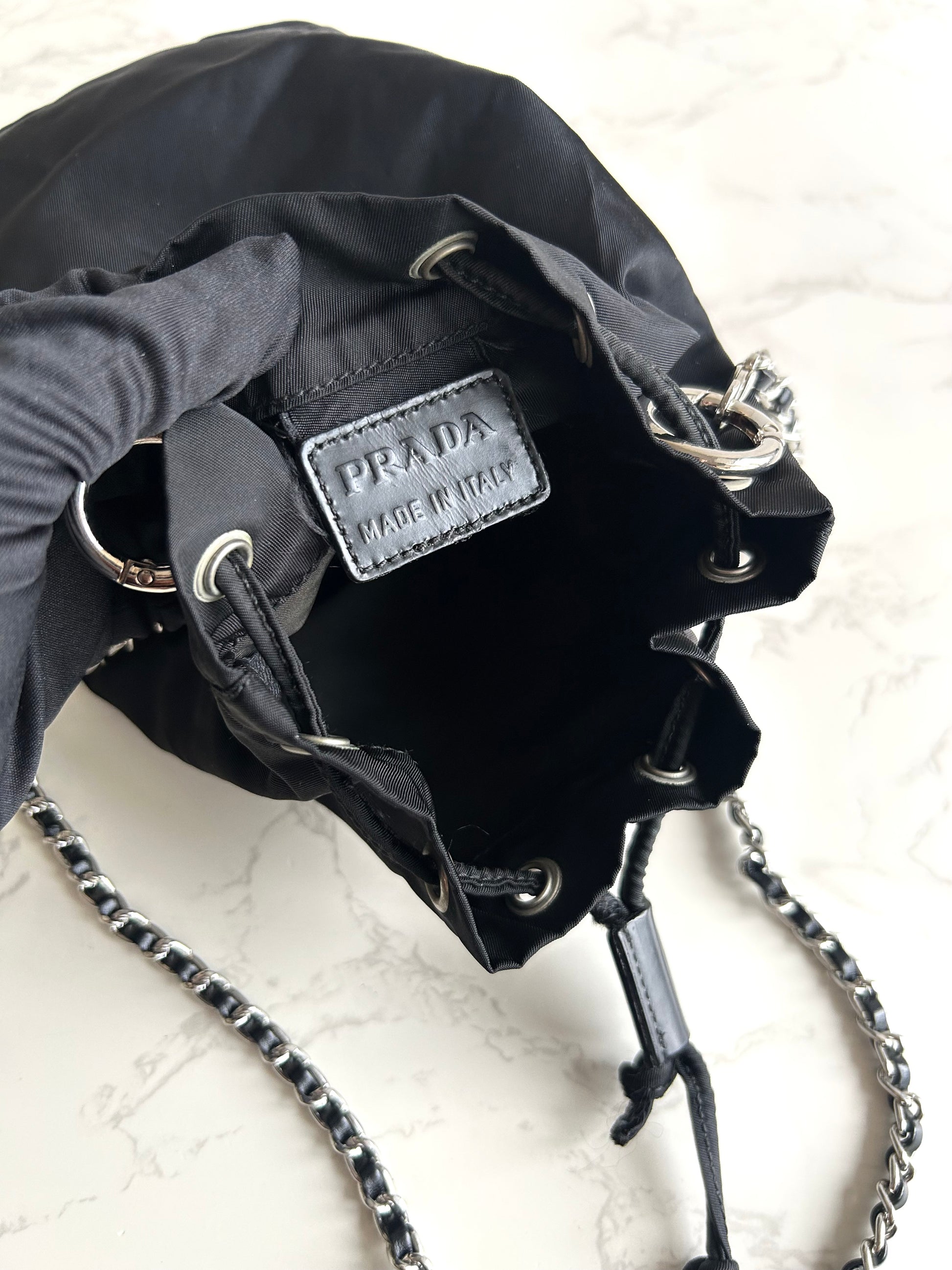 中古Prada黑銀鏈子迷你水桶包 側背包 斜背包