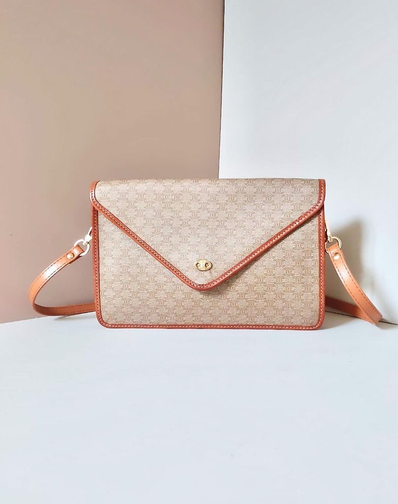 CELINE Beige Apricot Old Flower Leather Gold Arc de Triomphe Buckle Envelope Bag/Side Bag/Messenger Bag