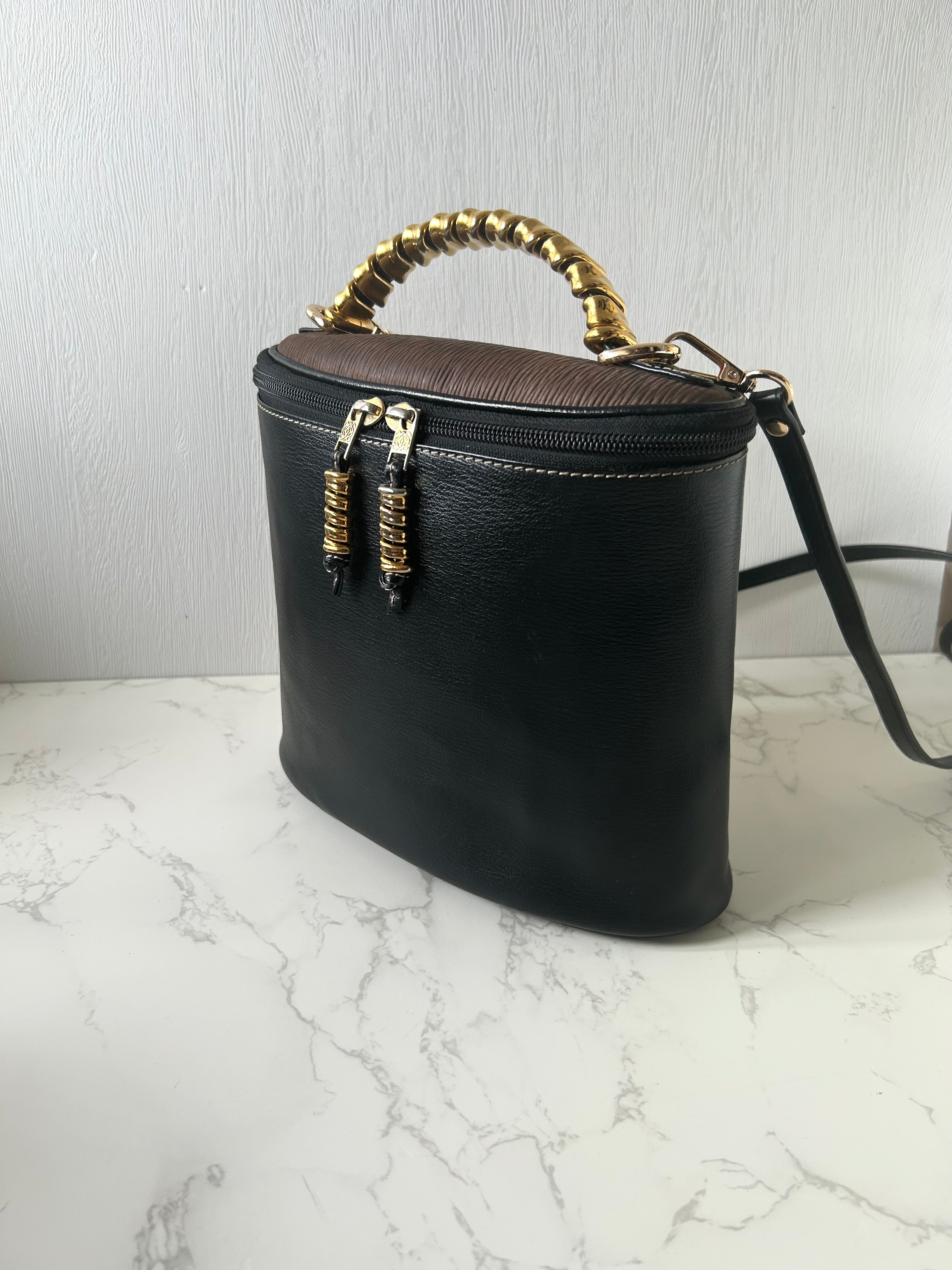 LOEWE gold snake bone black leather box dual-purpose side backpack/oblique backpack/handbag
