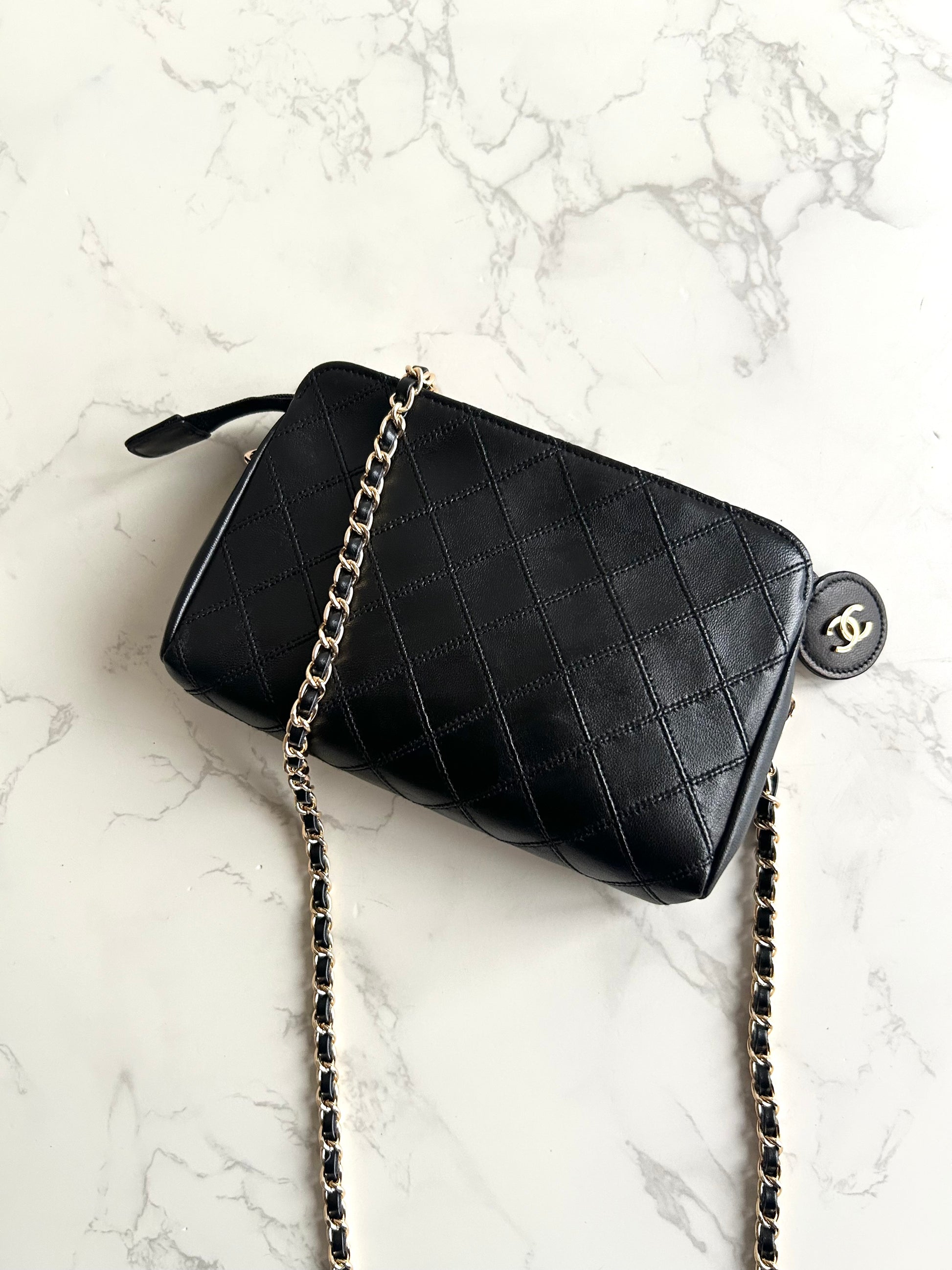 Chanel 黑色小羊皮革Matelassé斜背包/單肩包/側背包