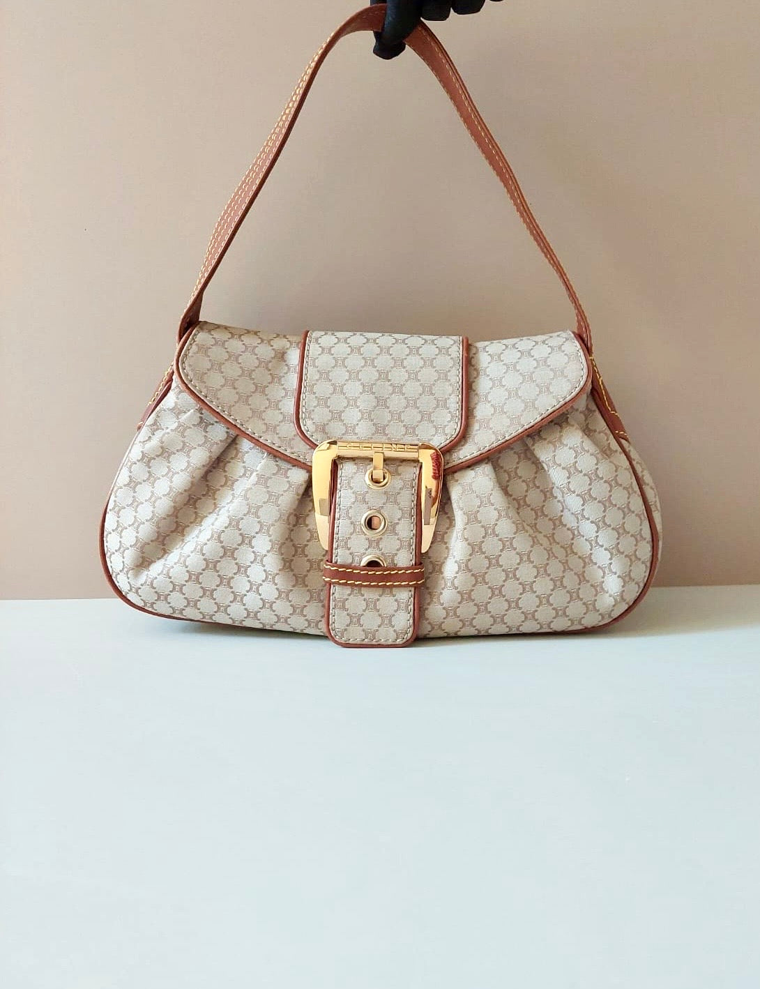 CELINE rare milk tea color old flower Arc de Triomphe old flower leather side backpack / underarm bag