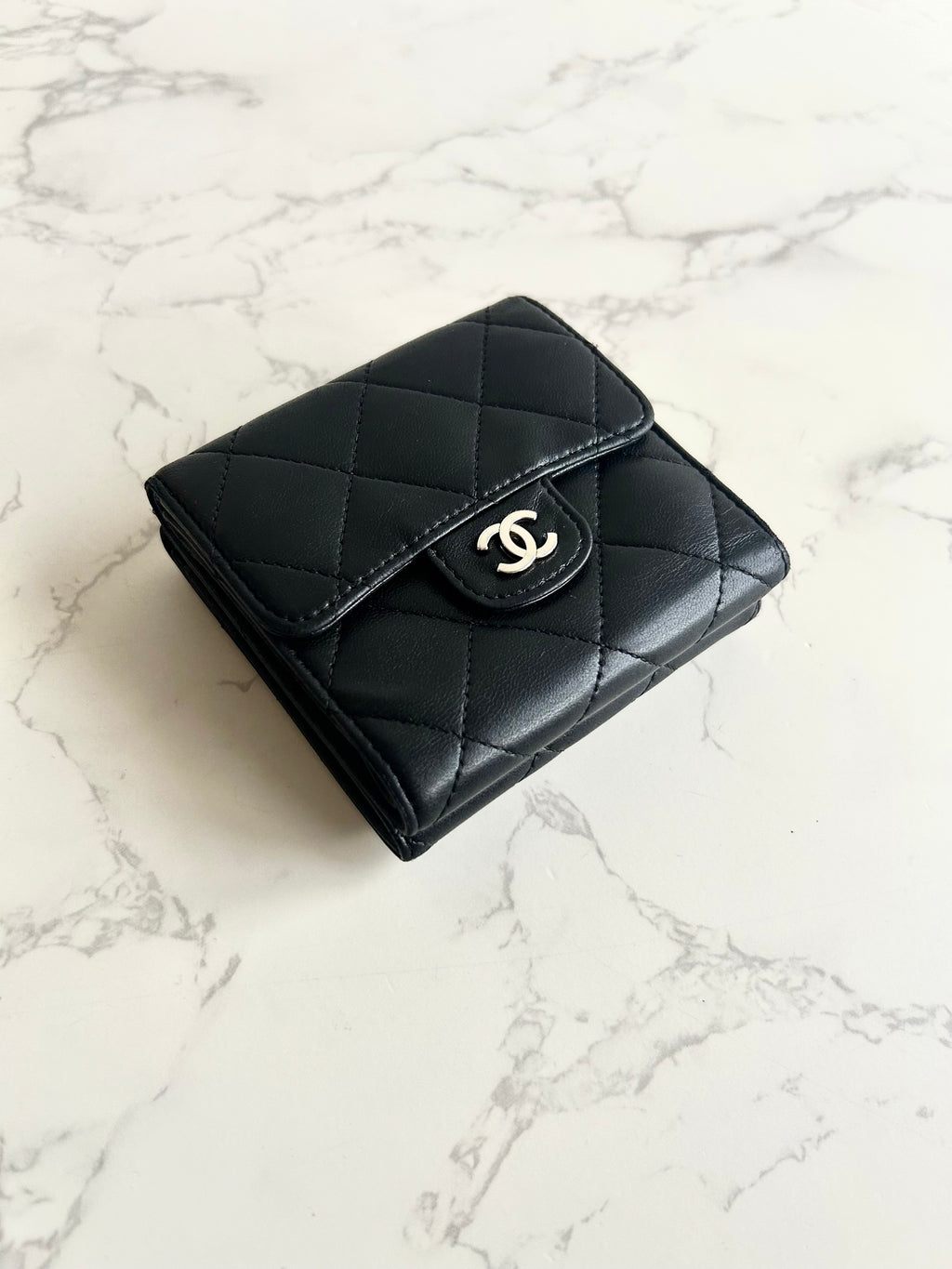 中古Chanel雙面黑銀色小羊皮革短夾 短錢包