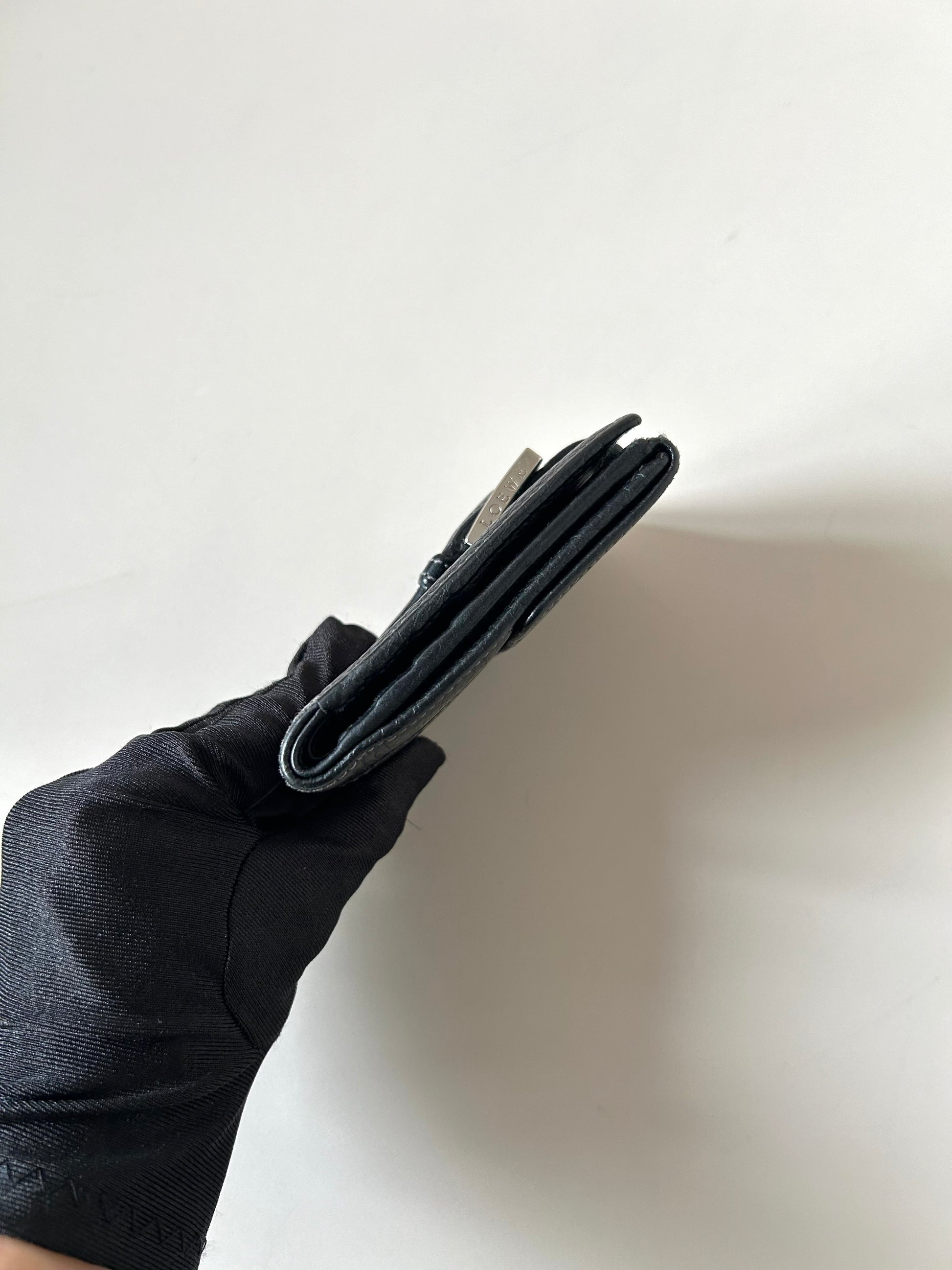 LOEWE 稀有黑色牛皮皮革短夾/小錢包/零錢包