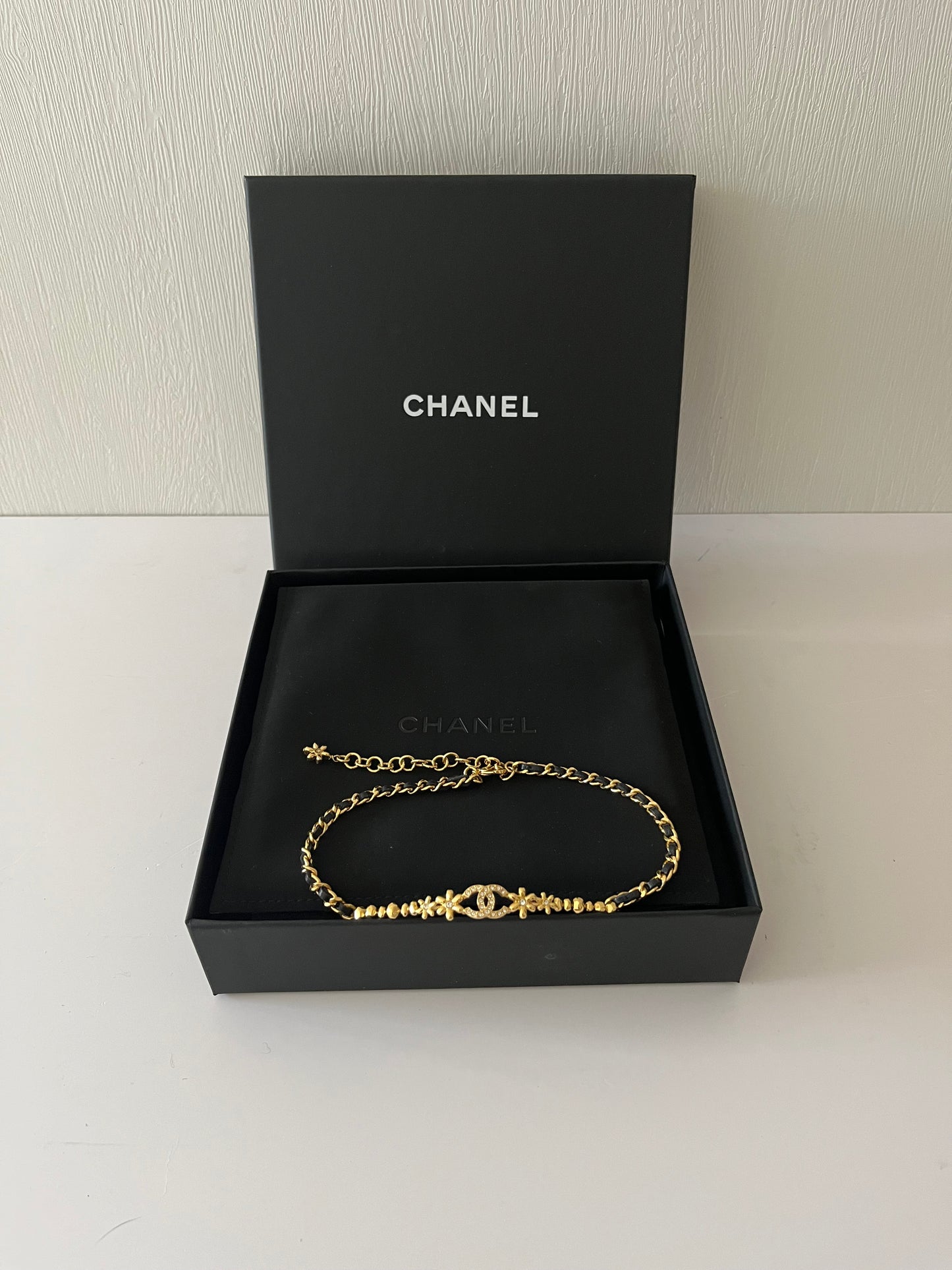 Chanel unused choker/necklace 香奈兒金色碎石黑色皮帶款