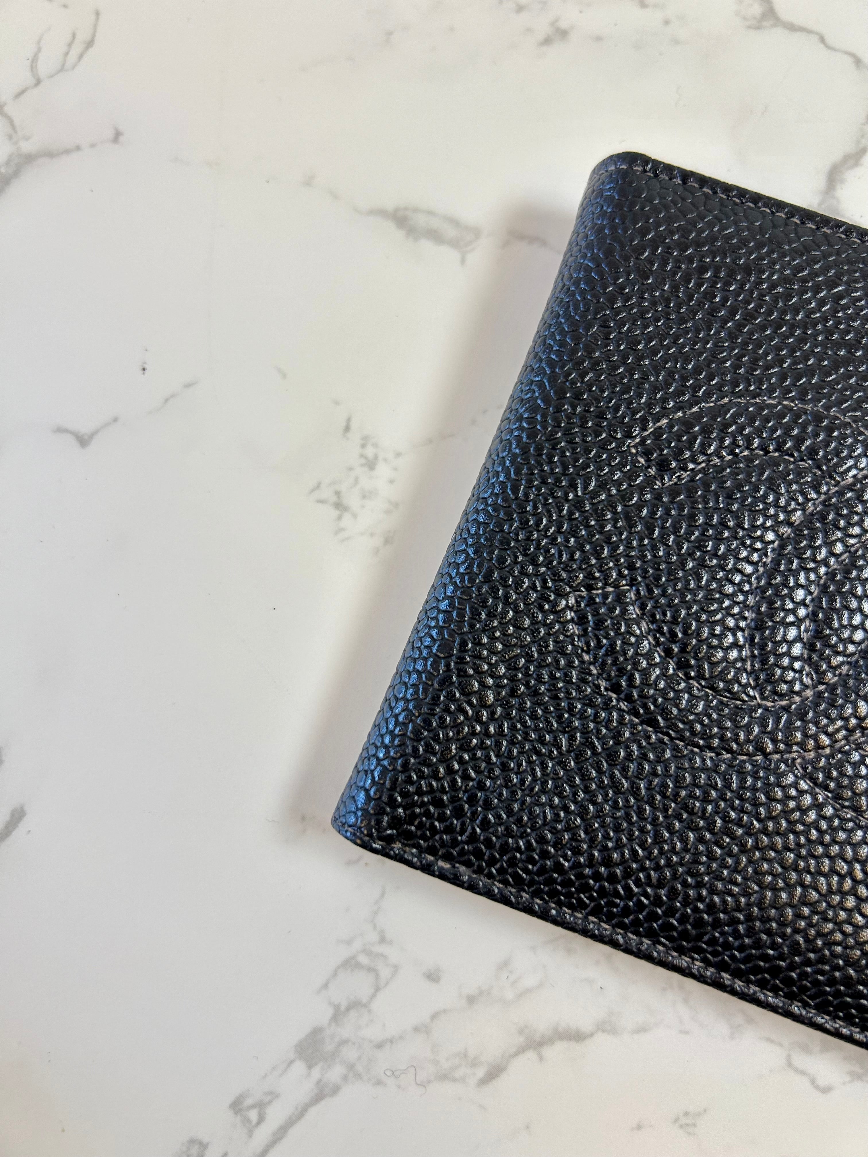 CHANEL rare black caviar cowhide leather bi-fold short wallet/wallet/purse for men and women