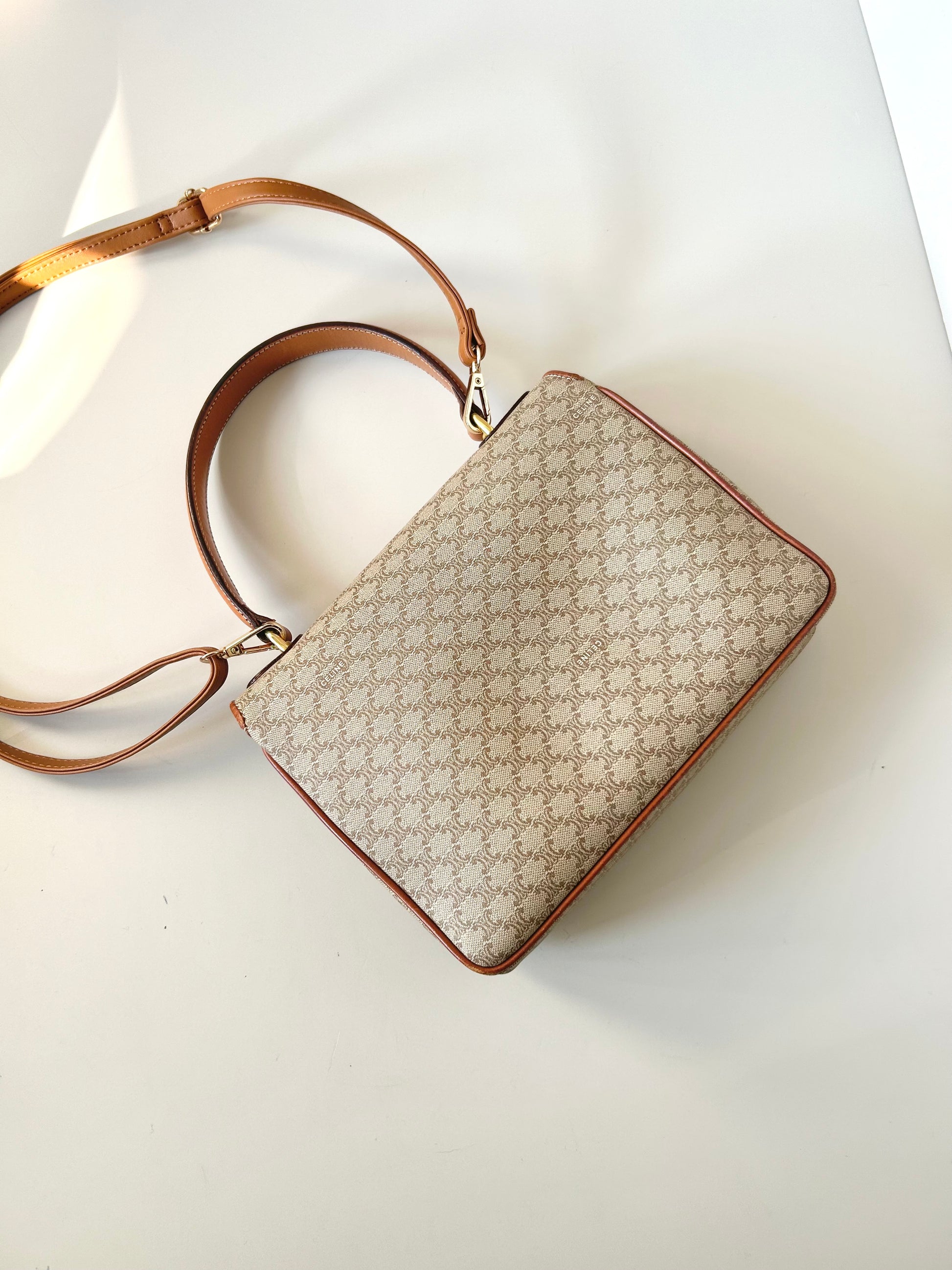 CELINE rare gold carriage old flower leather Kelly side bag / crossbody bag / handbag