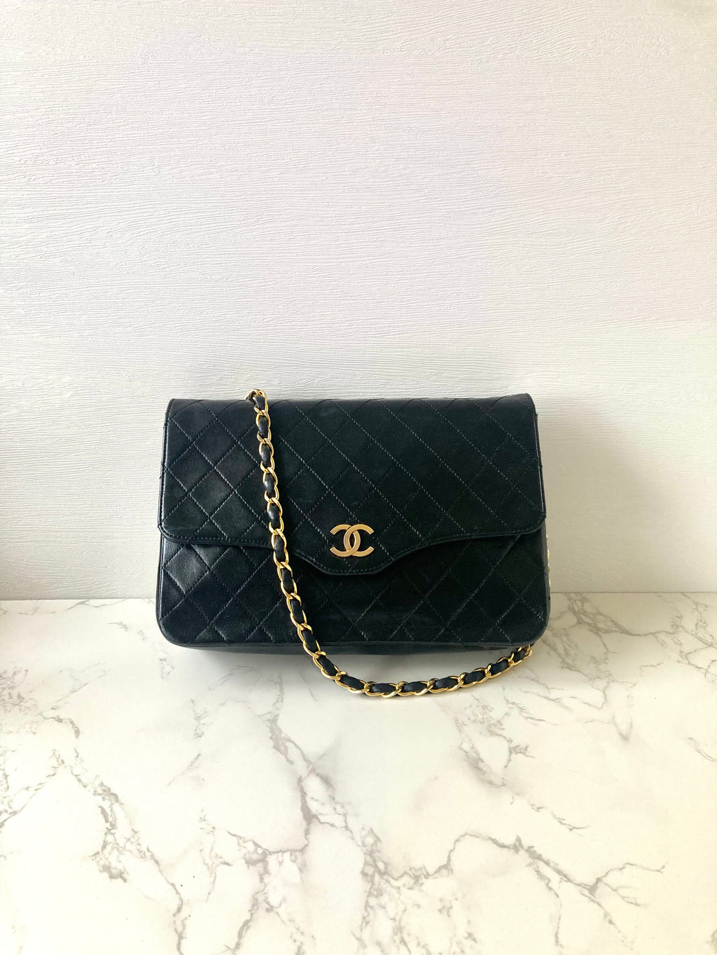 CHANEL Classic 24cm Flap Chain Bag