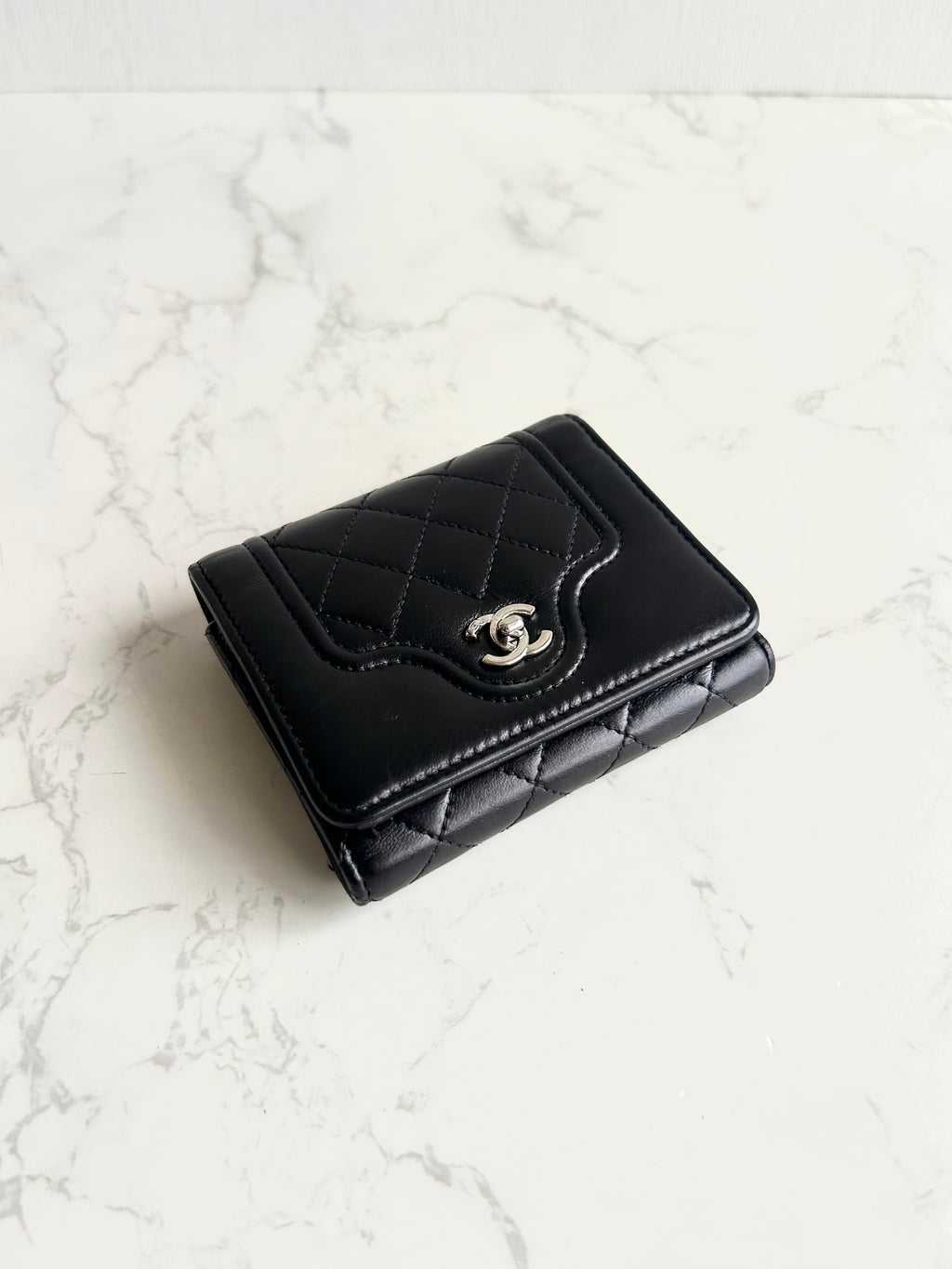 Chanel 黑色Matelasse銀扣皮革短夾 錢包 皮夾