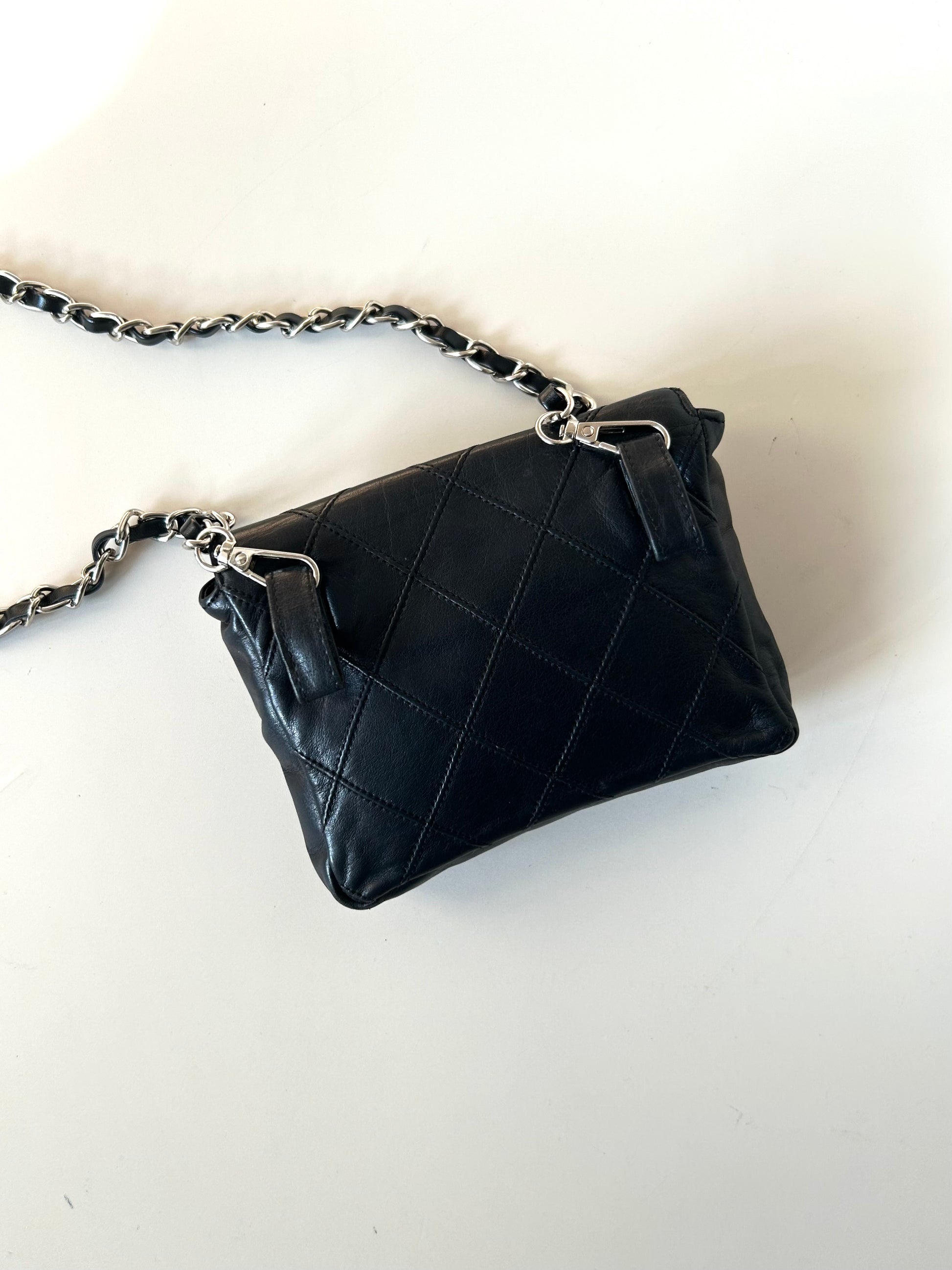 CHANEL rare black leather rotating buckle belt bag/side bag/clutch bag