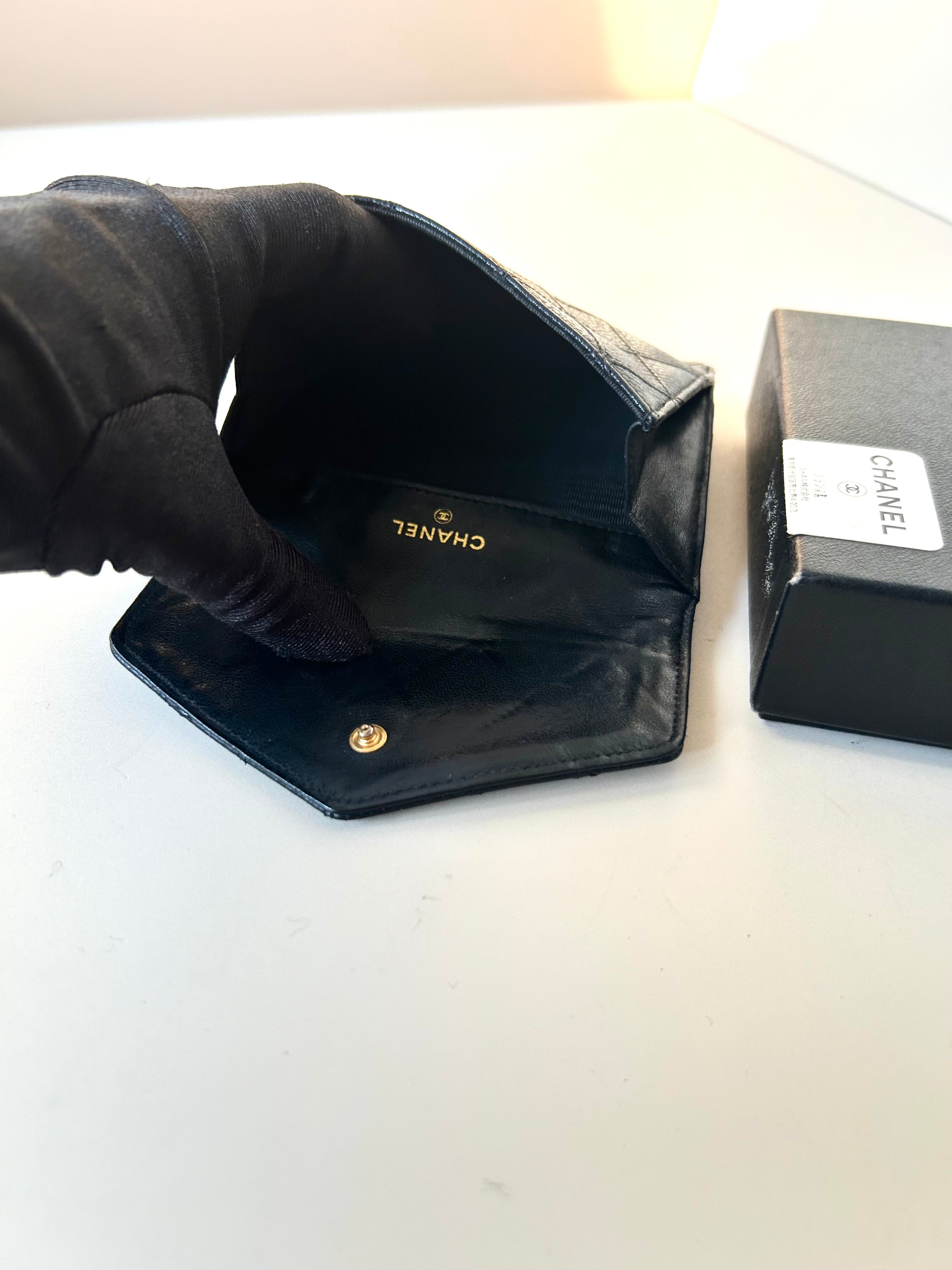 CHANEL rare double-sided gold buckle black caviar cowhide leather short wallet / small wallet / wallet