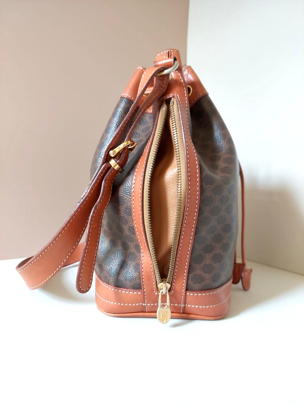 CELINE 咖啡色老花皮革單肩抽繩水桶小包/側背包 - 日本中古二手Vintage