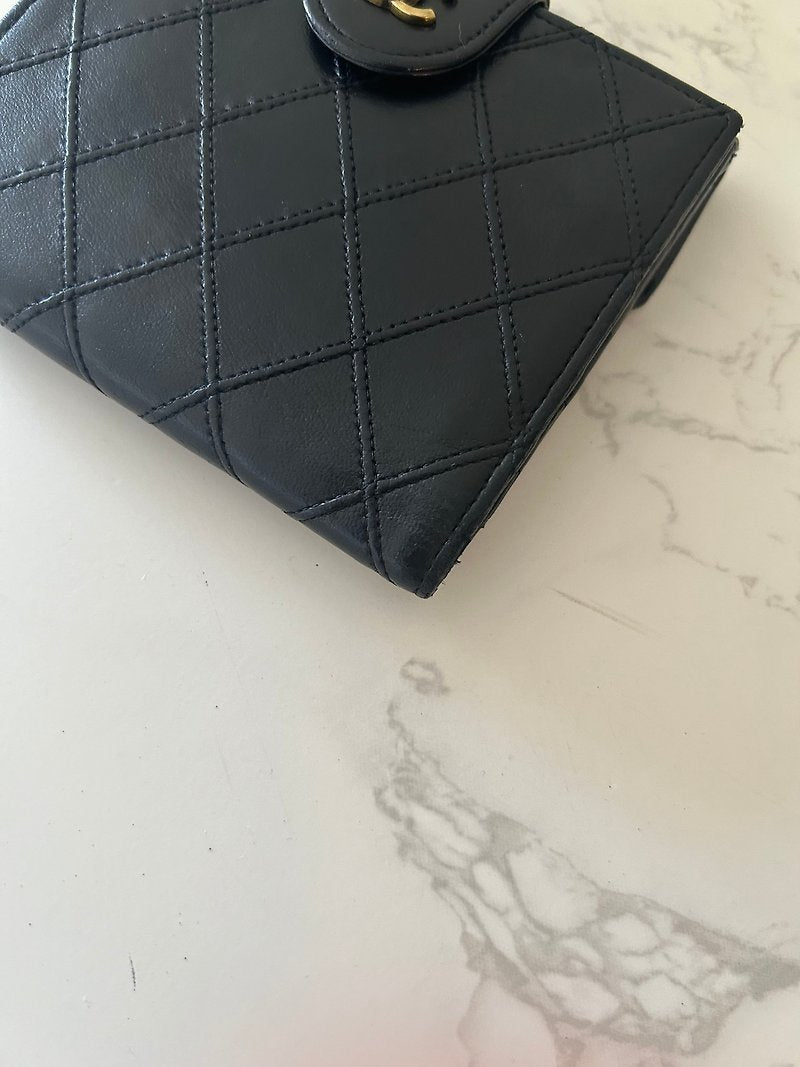 CHANEL 稀有雙面黑色小羊皮革金標短夾/錢包