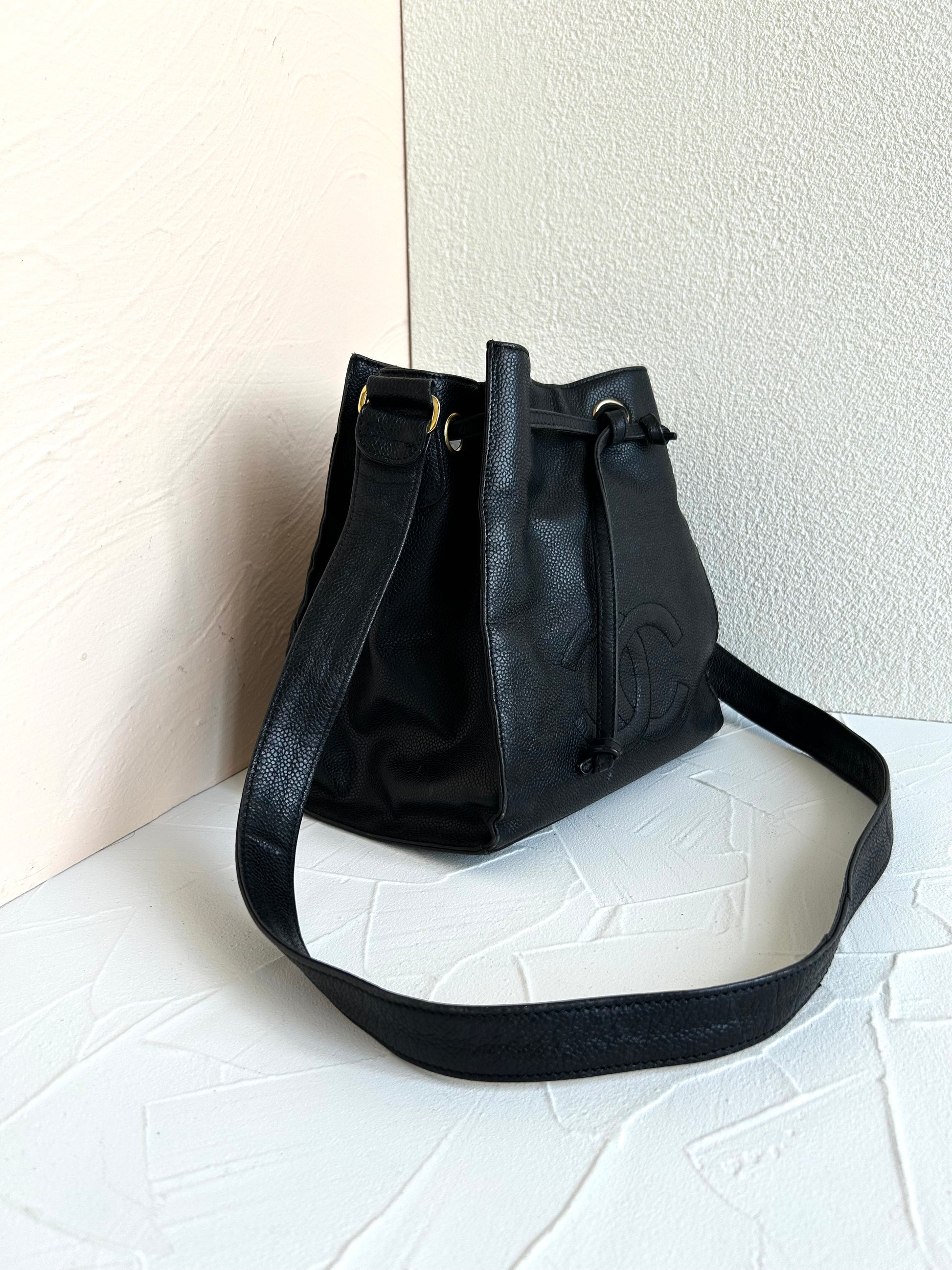 中古二手Chanel黑色魚子醬皮革水桶包/側背包/斜背包