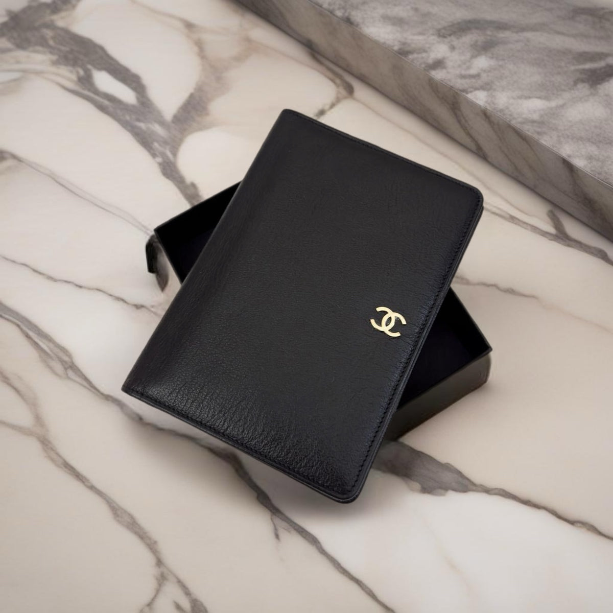 CHANEL rare black gold label short and medium wallet/wallet/passport holder