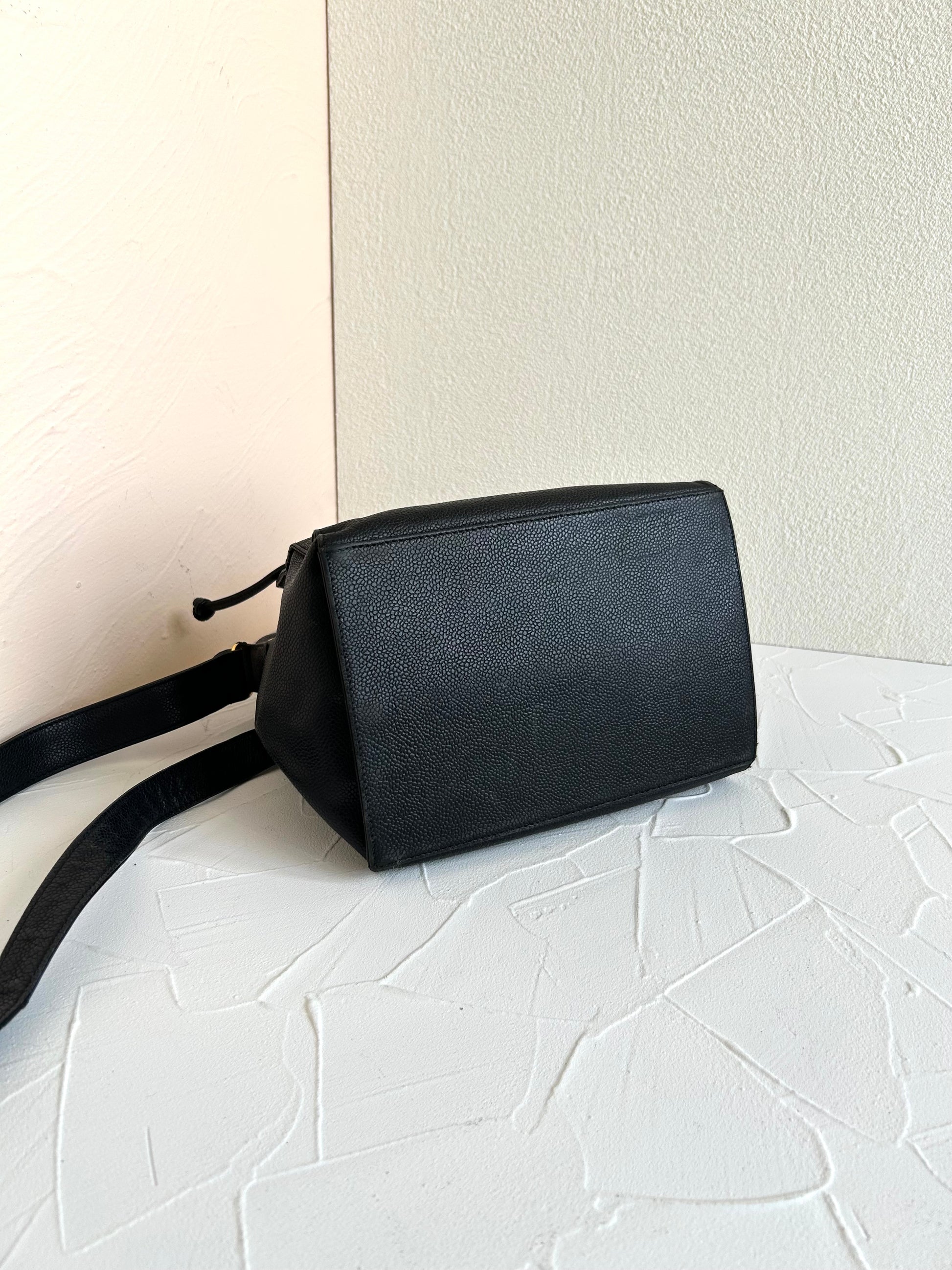 中古二手Chanel黑色魚子醬皮革水桶包/側背包/斜背包