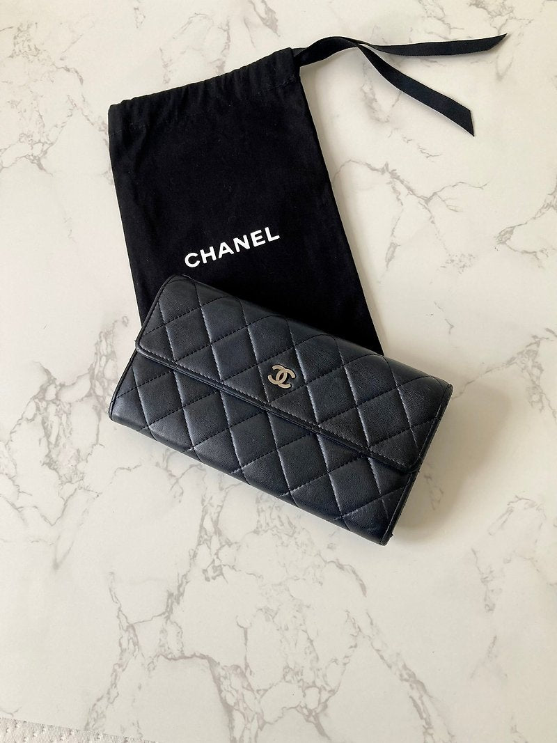 CHANEL 經典黑色小羊皮革格紋銀標長夾/錢包