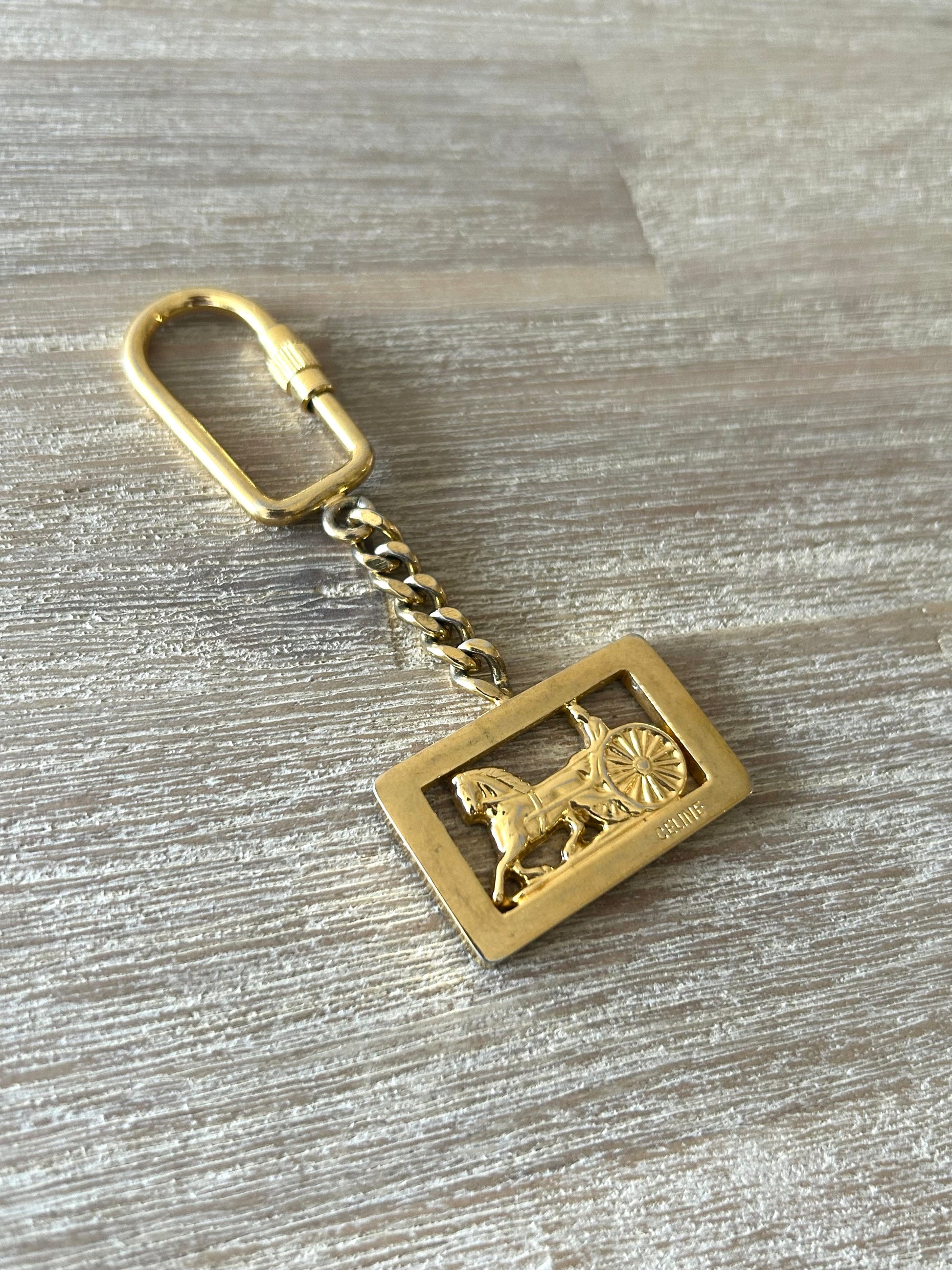 女神節滿額 HKD$3888贈品 - CELINE 經典金色馬車鎖匙扣