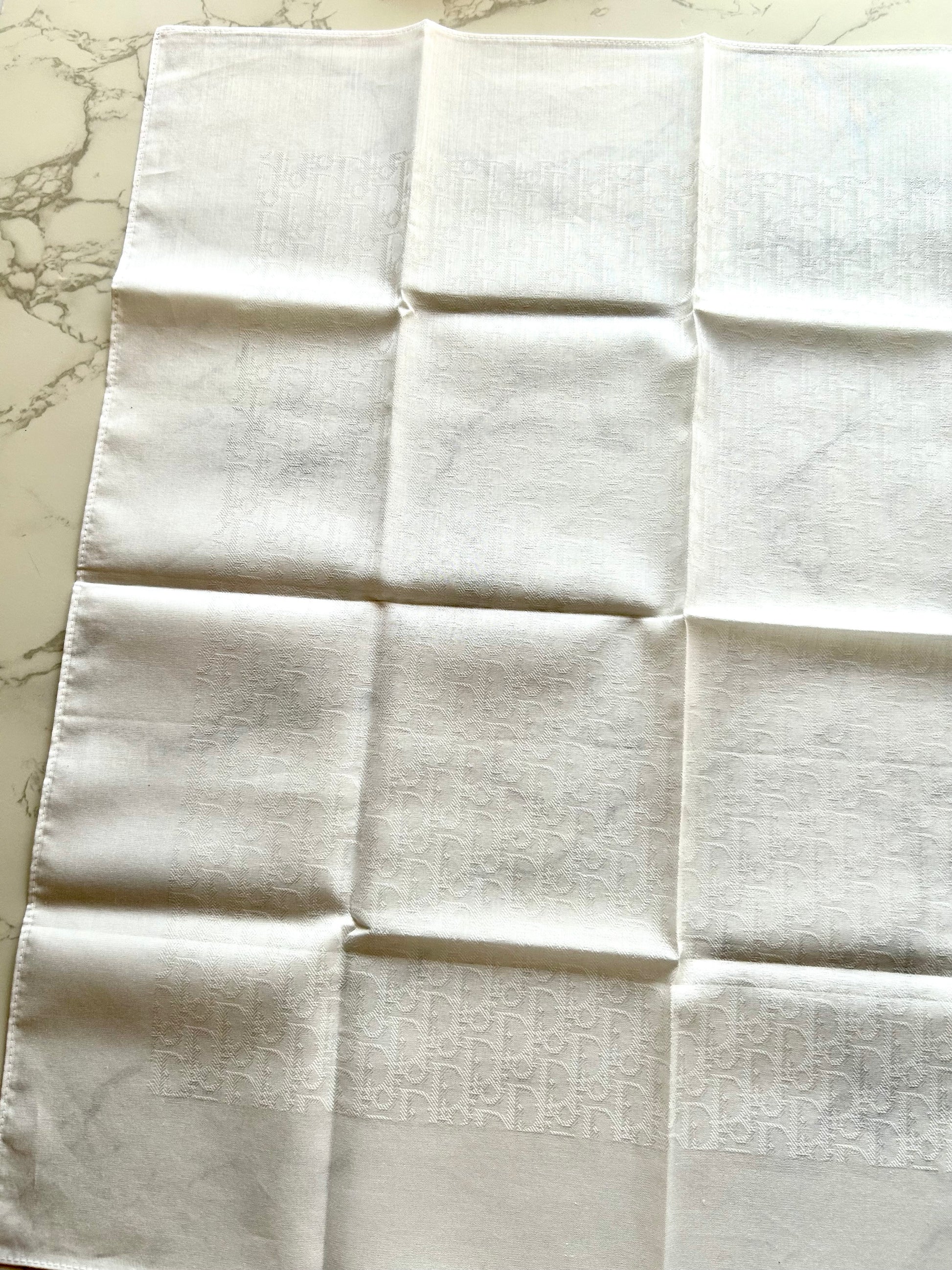 DIOR / FENDI中古方型絲巾（約46x46cm)或配件（隨機款式）· 新春禮品