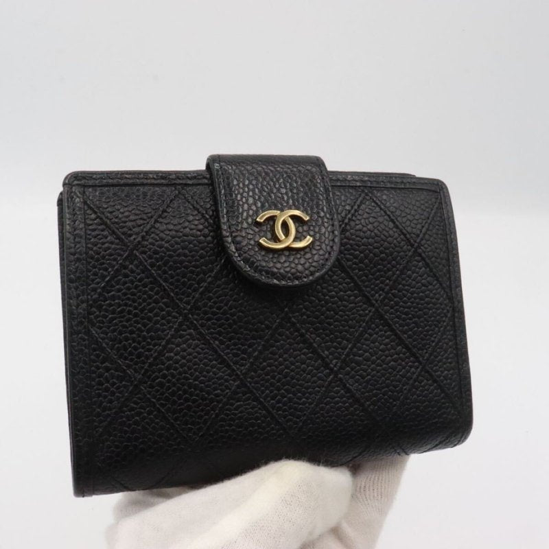 CHANEL rare gold buckle black caviar cowhide leather short wallet / wallet / purse