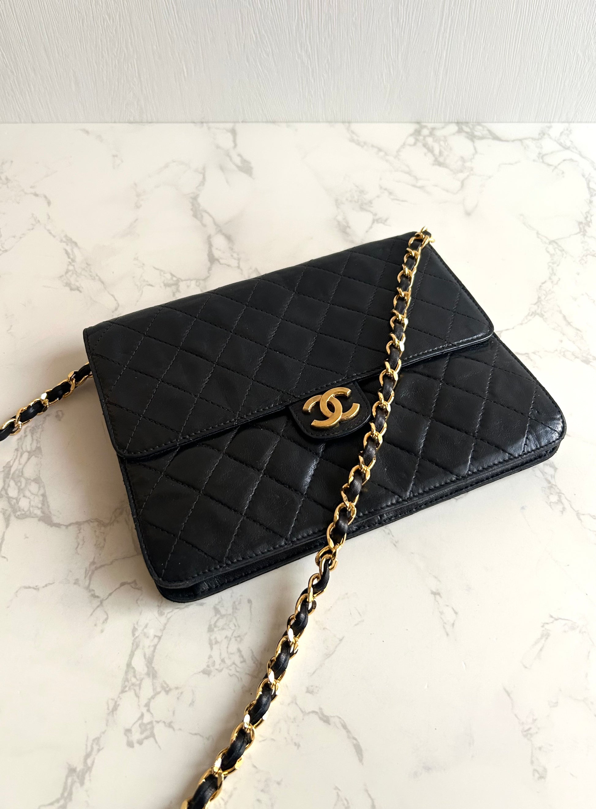 Chanel 黑金22 Matelassé 翻蓋包/側背包/單肩包