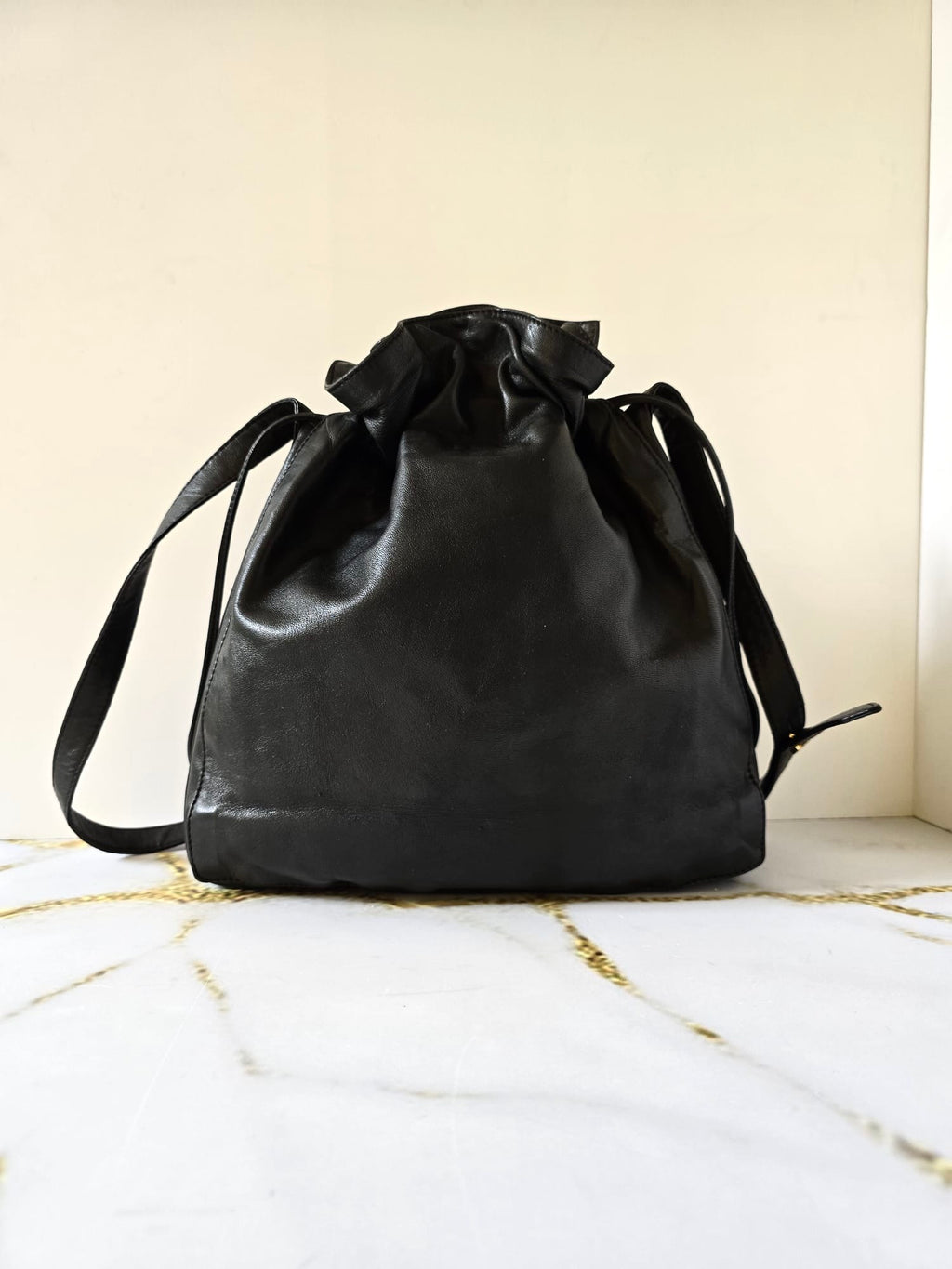 Loewe 黑金色Anagram納帕皮革水桶包 側背包 斜背包
