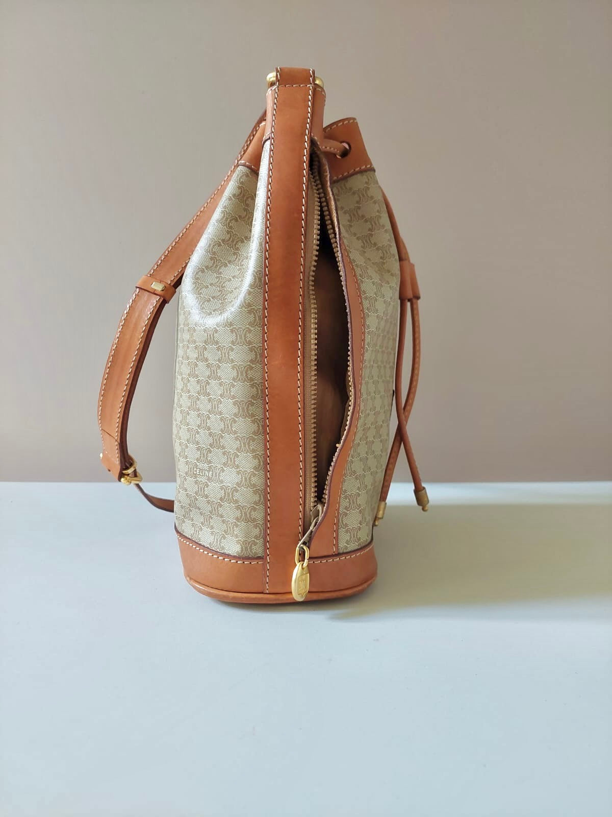 CELINE beige old flower leather shoulder drawstring bucket bag / side backpack / shoulder bag