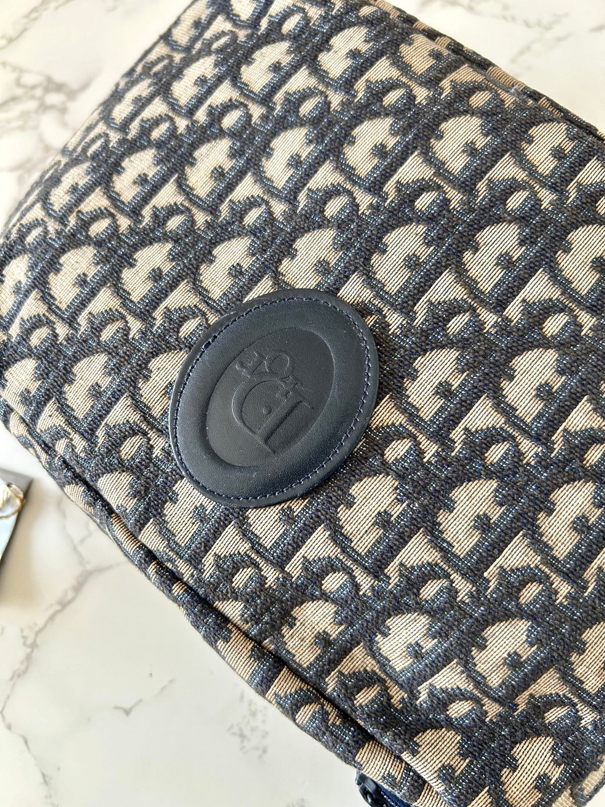CHRISTIAN DIOR 稀有深藍色黑老花豆腐側背包