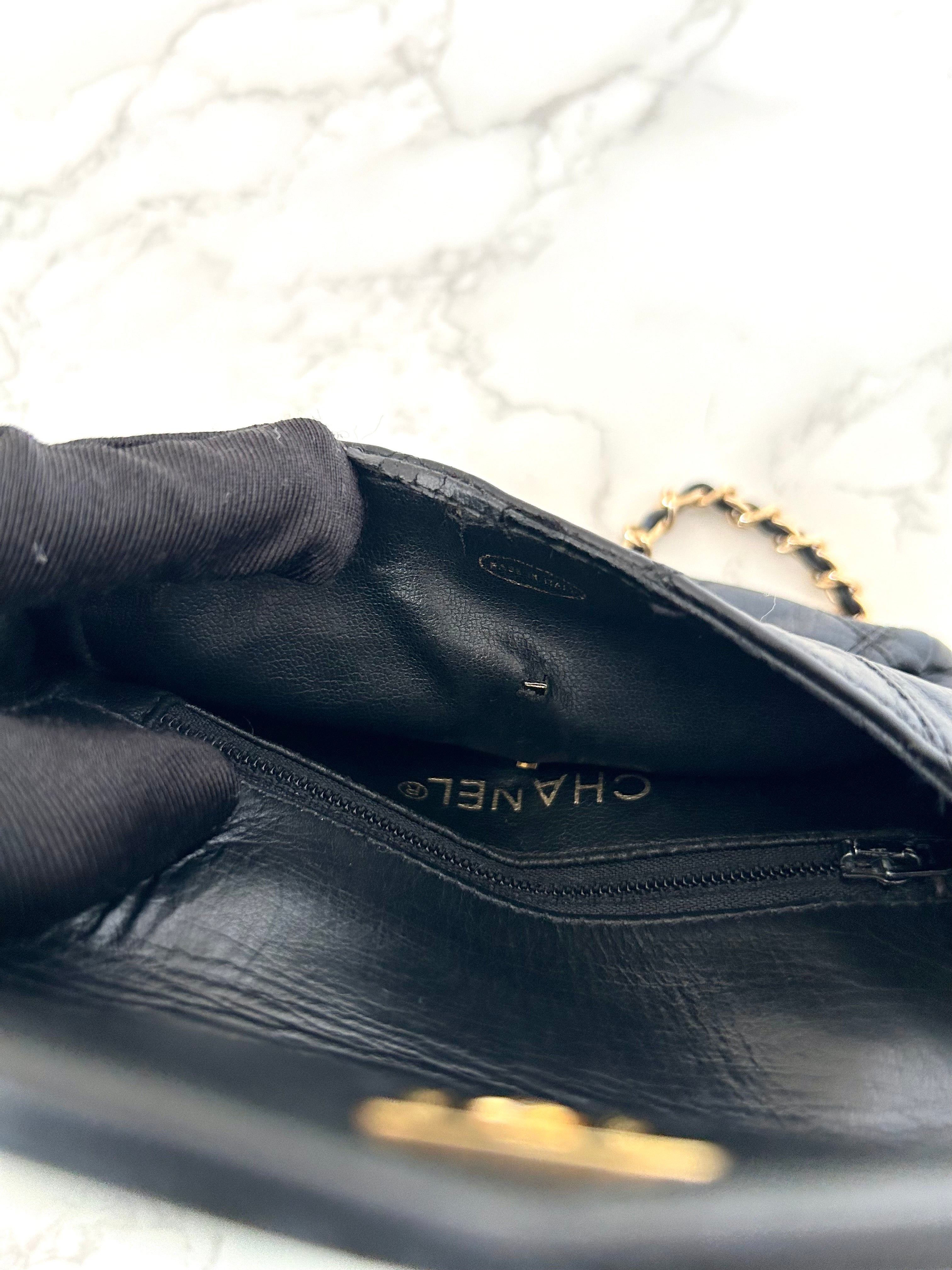 CHANEL rare black leather rotating buckle belt bag/side bag/clutch bag