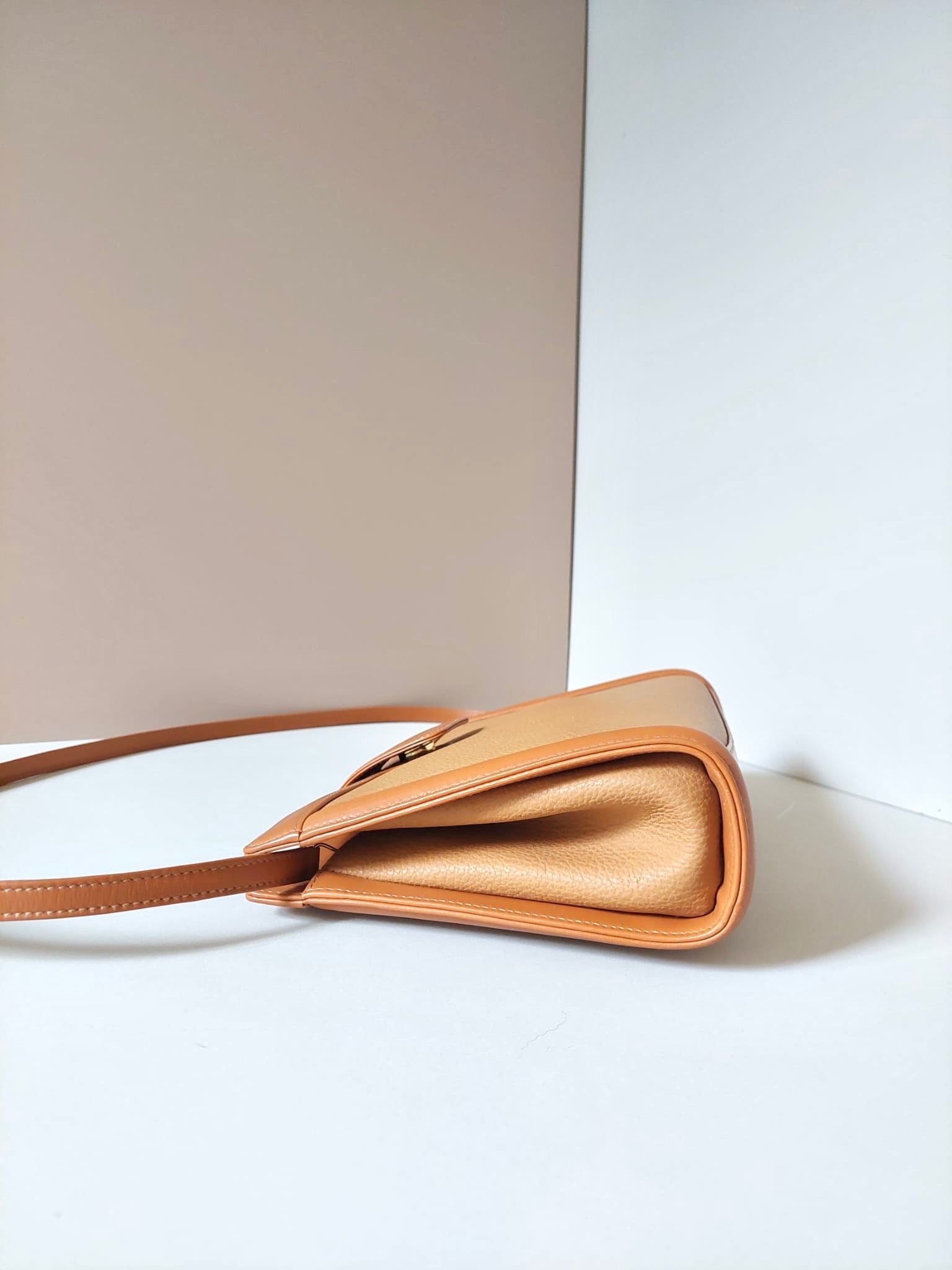 GUCCI rare caramel coffee color matching leather small bag/side bag/crossbody bag/clutch bag