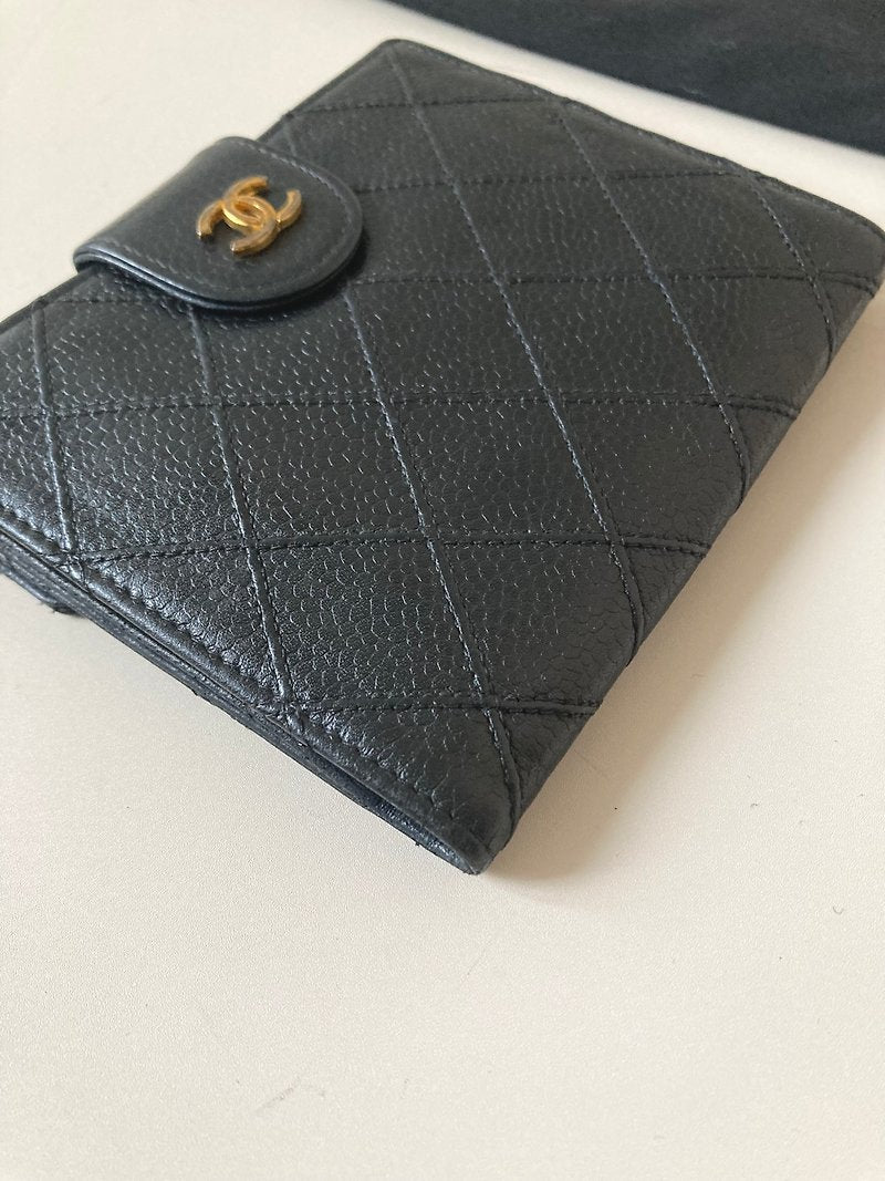 CHANEL 稀有雙面金扣黑色魚子醬牛皮皮革短夾/小錢包/銀包