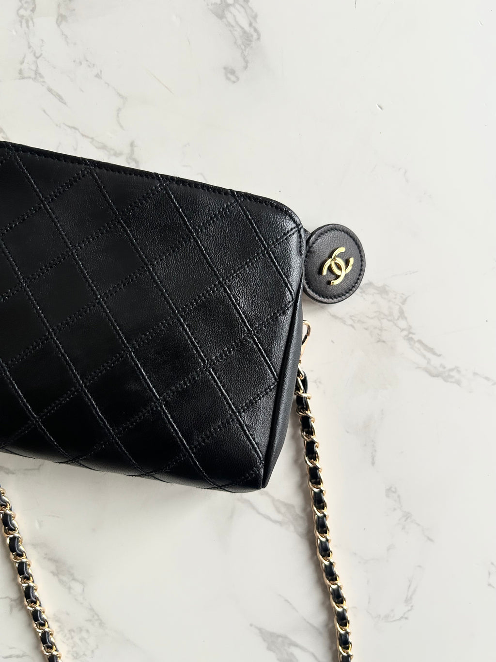 Chanel 黑色小羊皮革Matelassé斜背包/單肩包/側背包