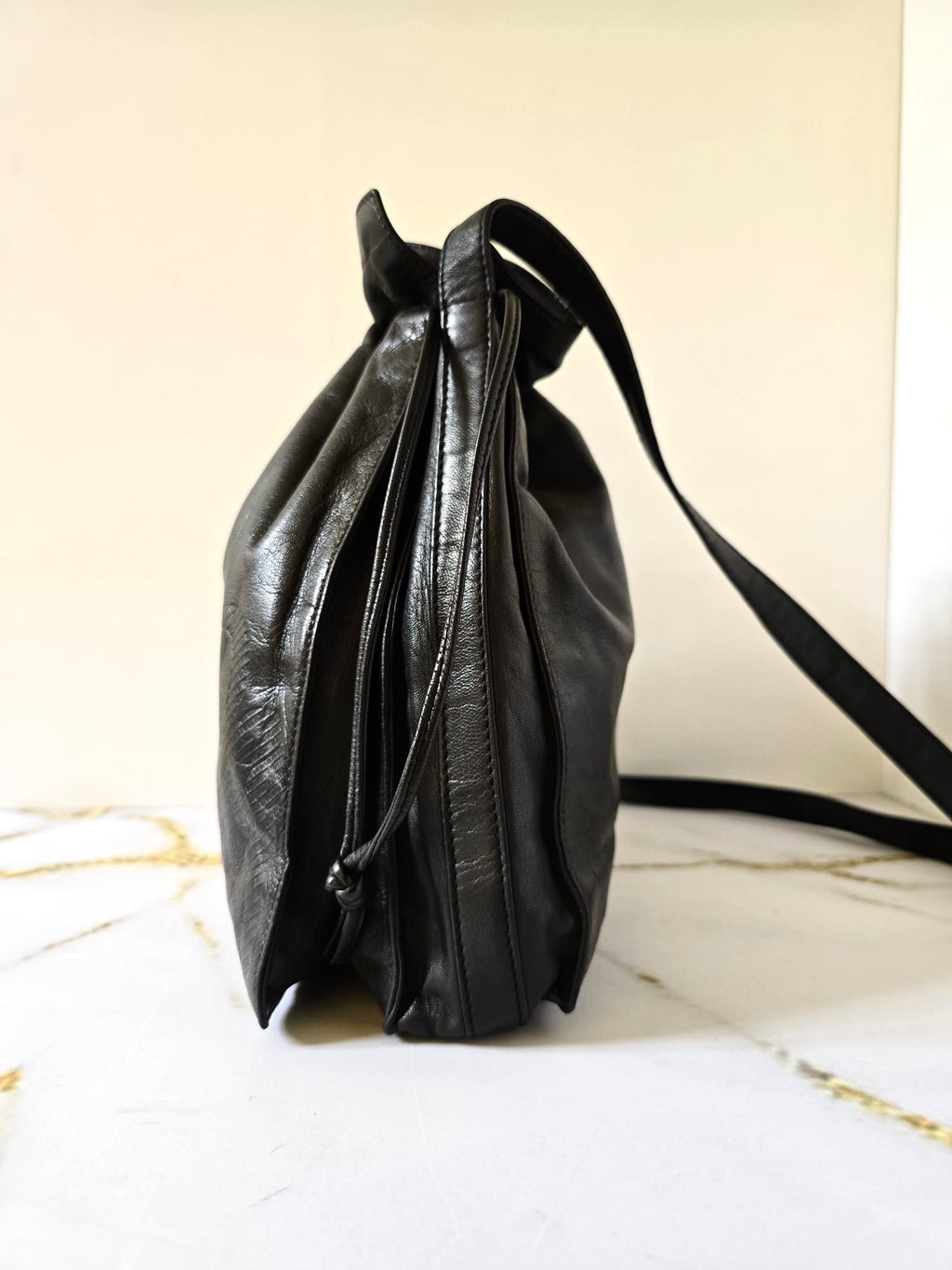 Loewe 黑金色Anagram納帕皮革水桶包 側背包 斜背包