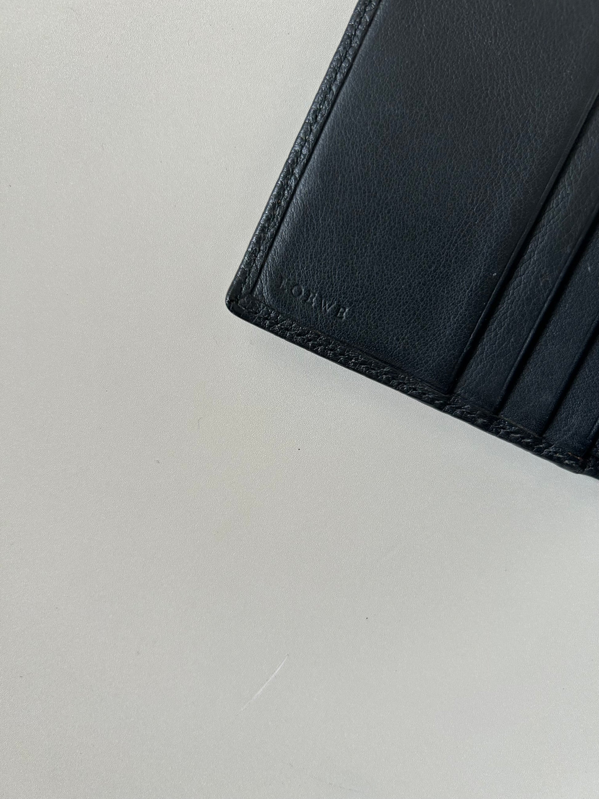 LOEWE 稀有黑色牛皮皮革短夾/小錢包/零錢包