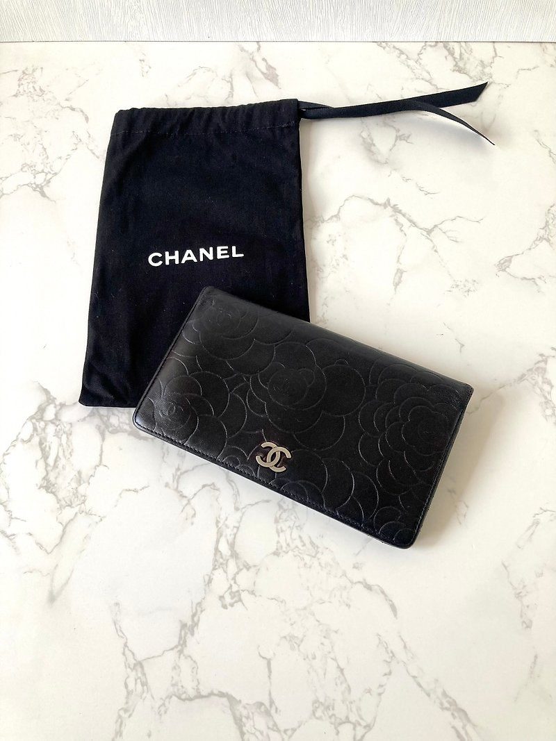 CHANEL Black Camellia Silver Label Leather Long Wallet/Wallet