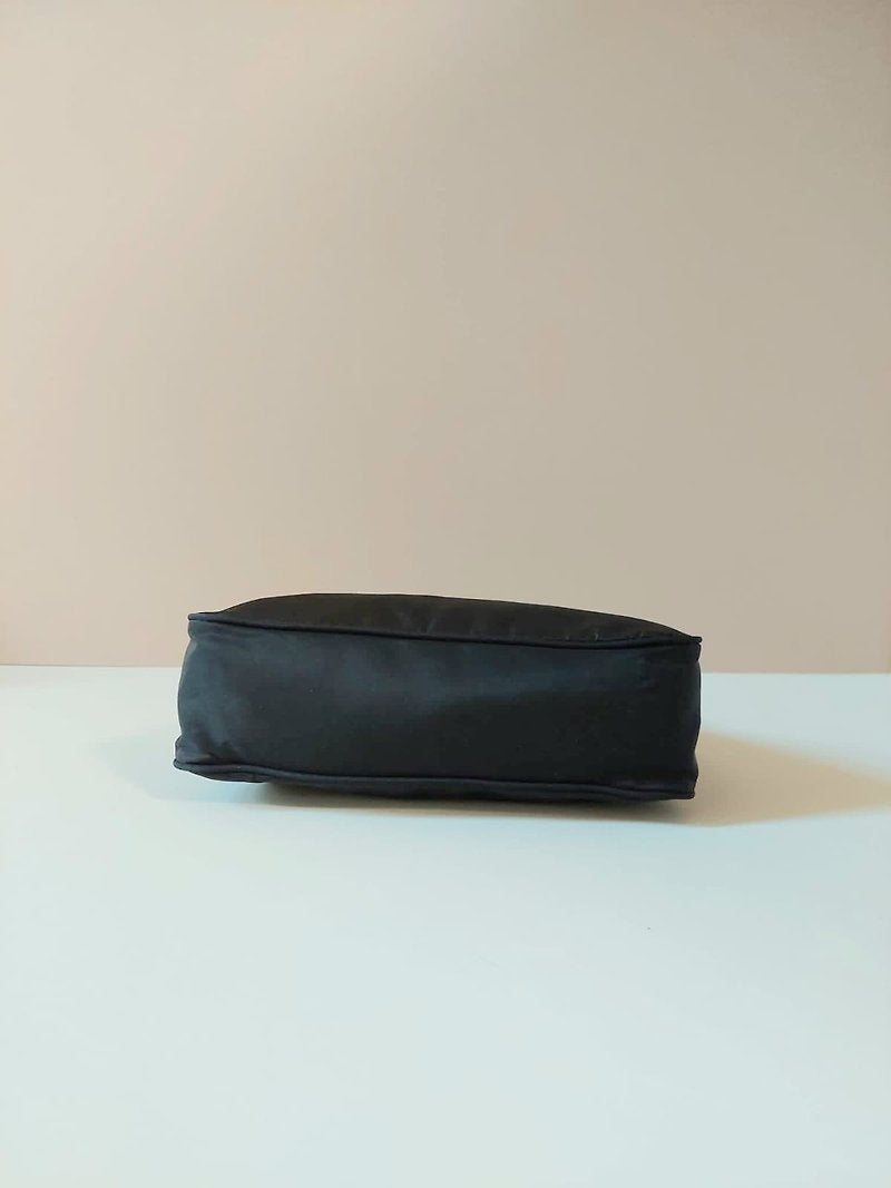 PRADA 黑色銀三角Hobo腋下單肩小包/腋下包/側背包