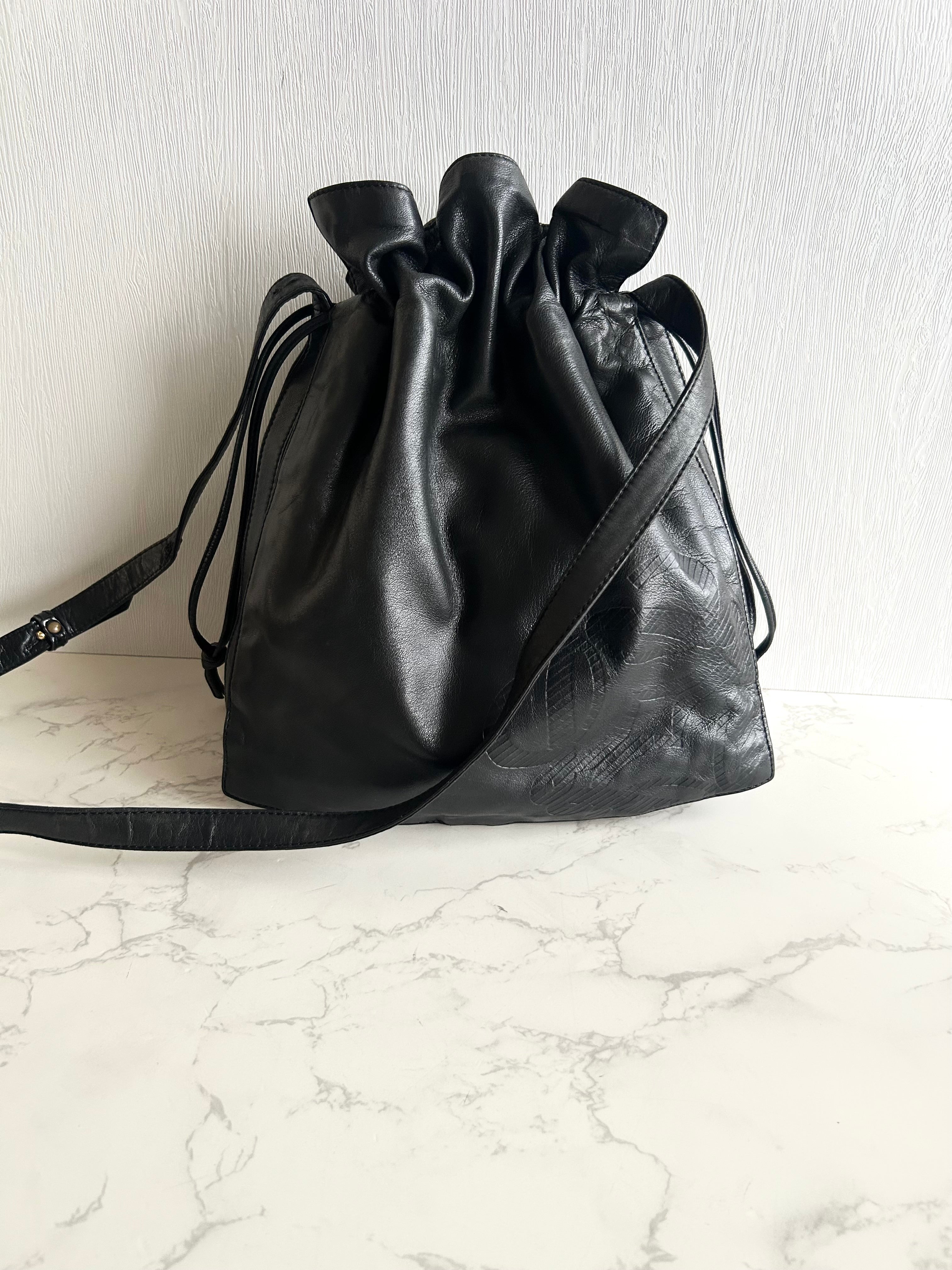 Loewe 黑色Anagram納帕皮革水桶包 側背包 斜背包