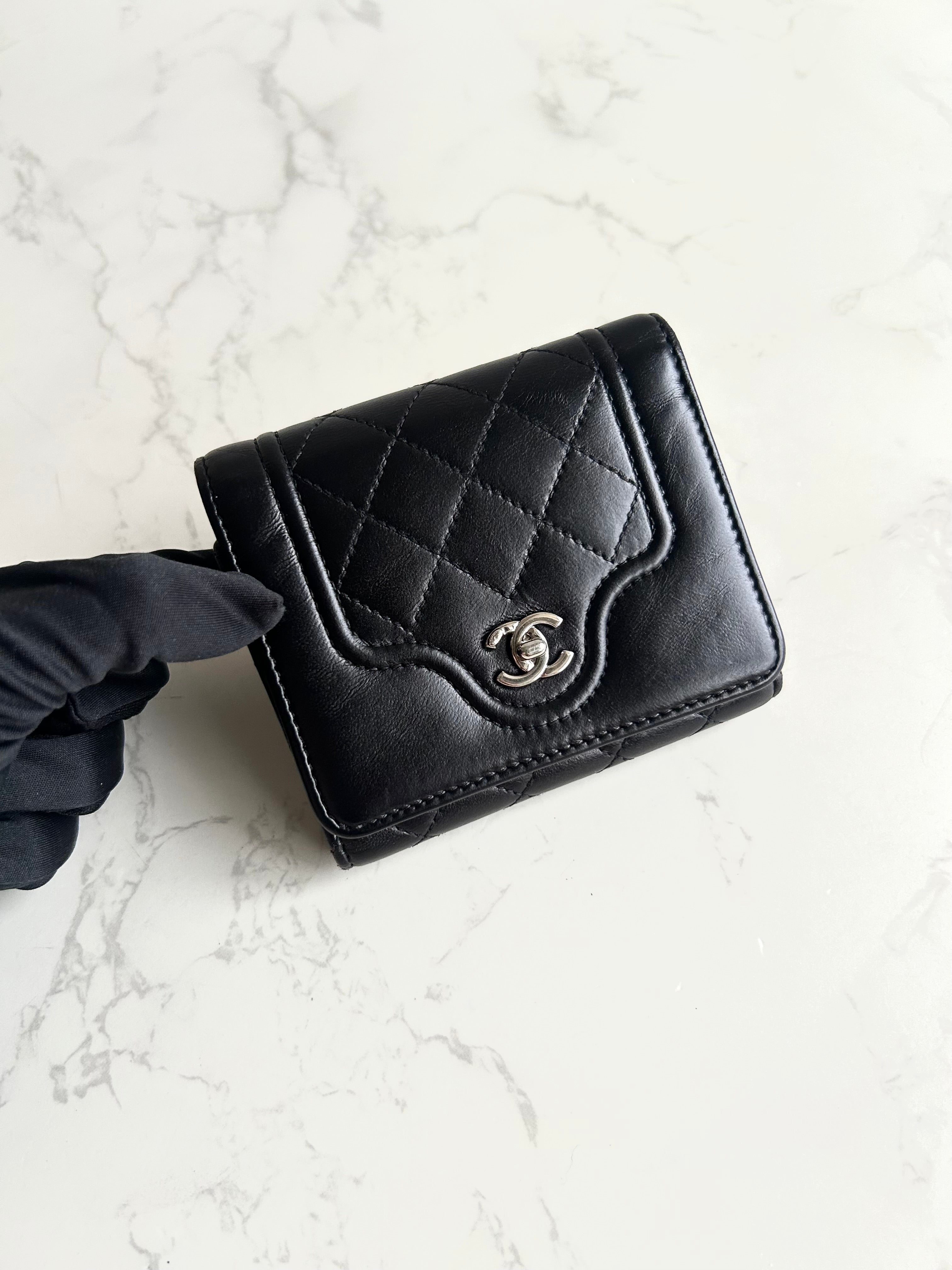 Chanel 黑色Matelasse銀扣皮革短夾 錢包 皮夾