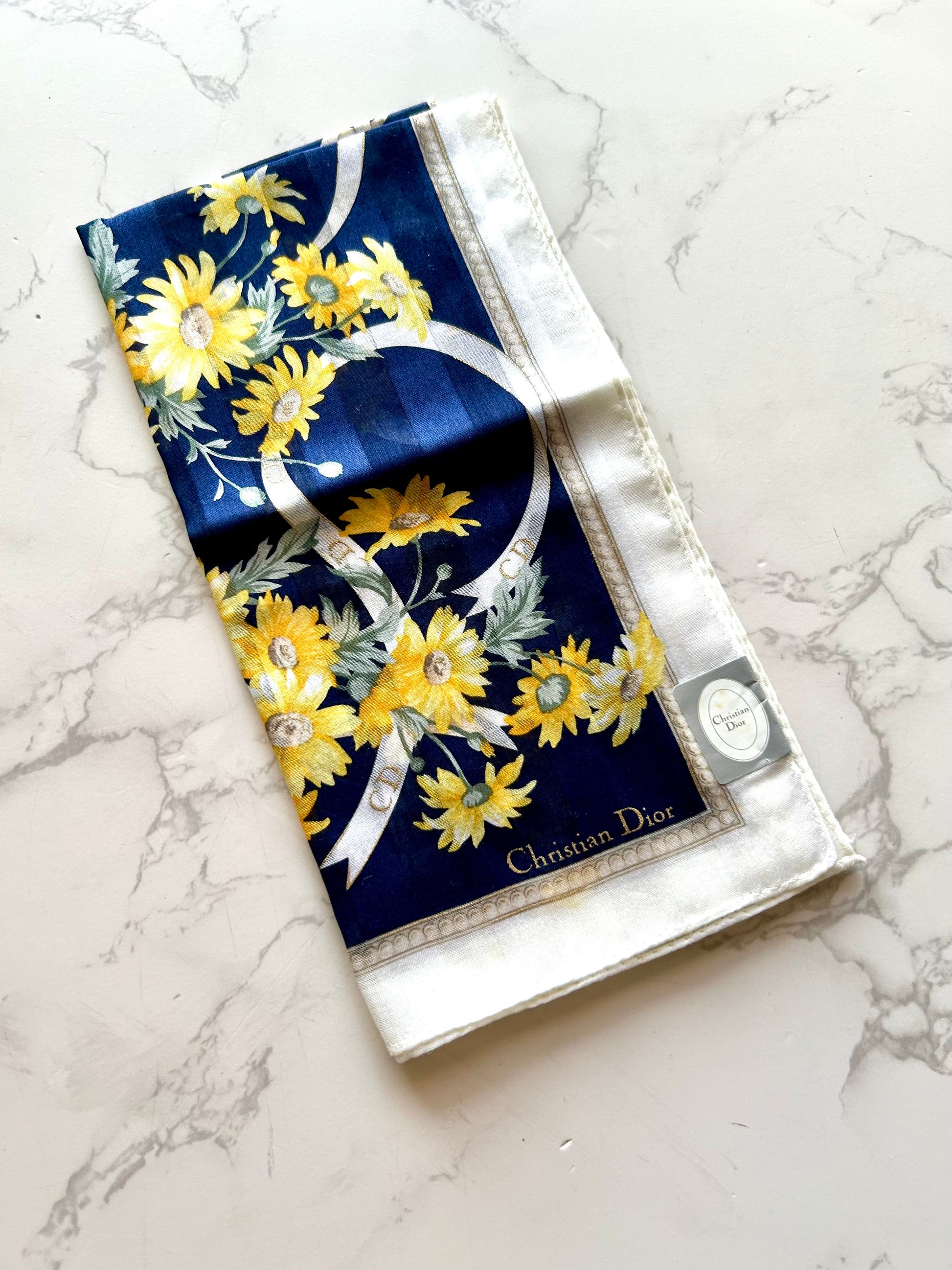 DIOR / FENDI中古方型絲巾（約46x46cm)或配件（隨機款式）· 新春禮品