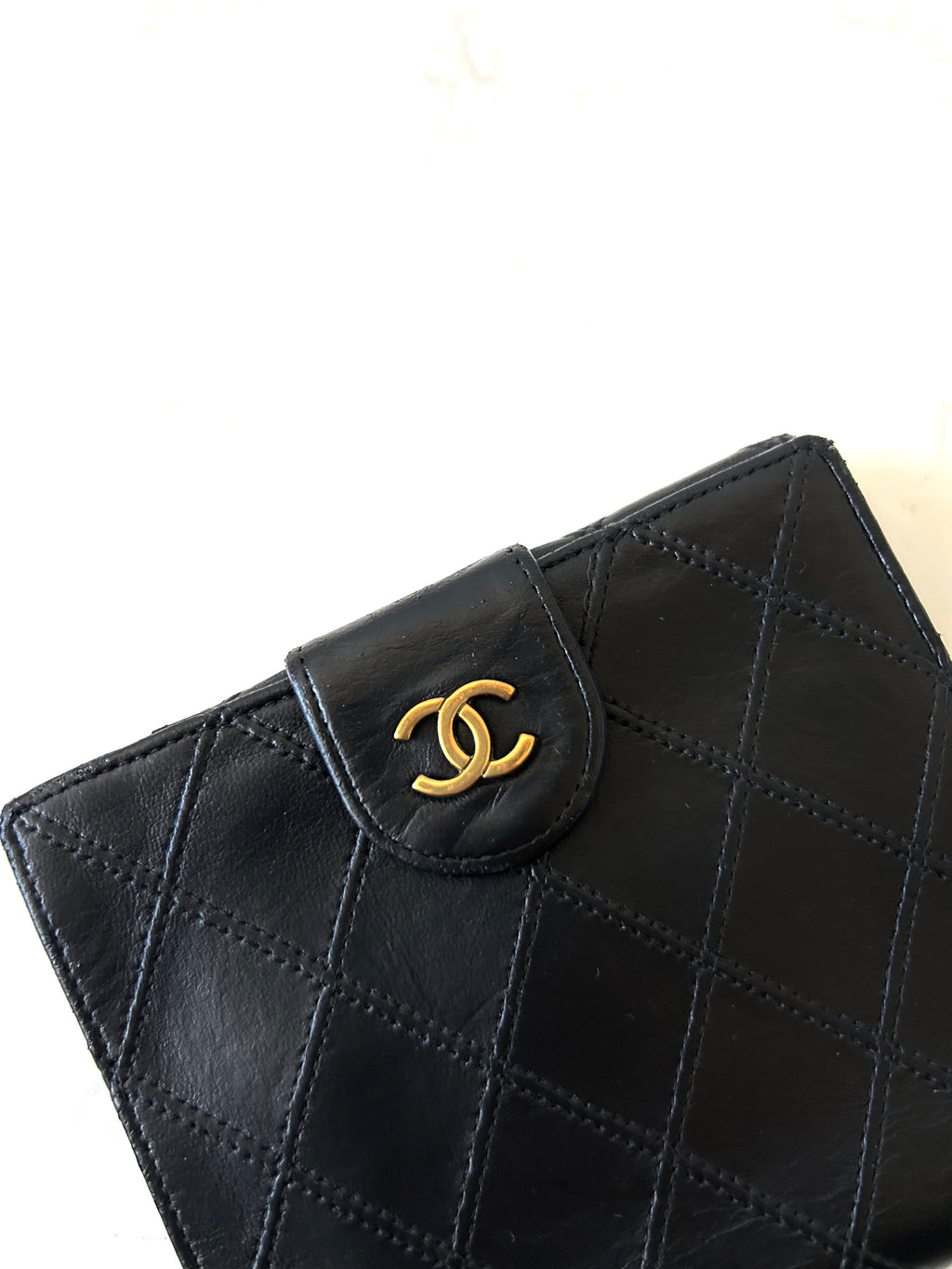 CHANEL 稀有雙面黑色小羊皮革金標短夾/錢包